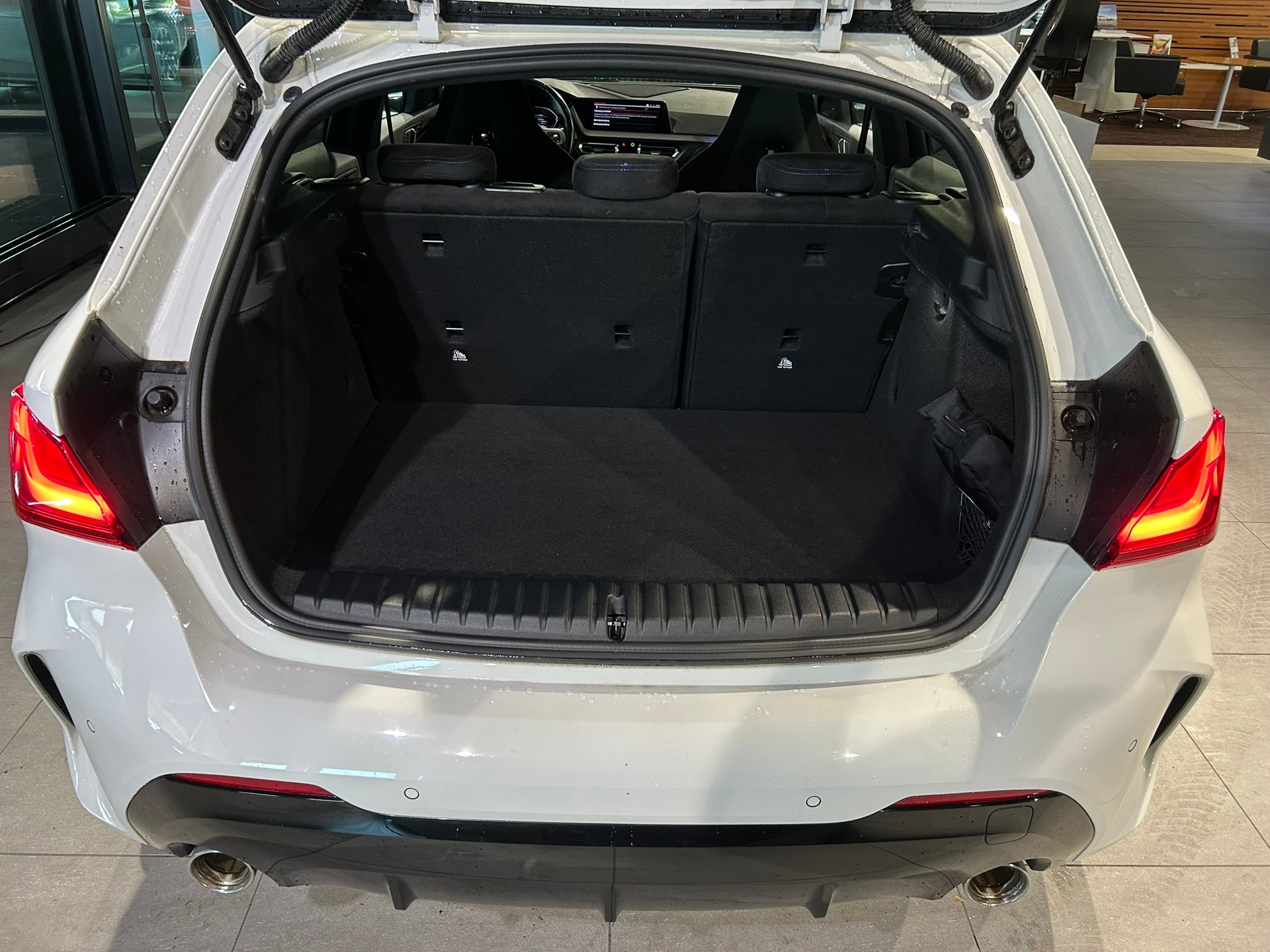 BMW 120i Pure M Sport Steptronic-image-15
