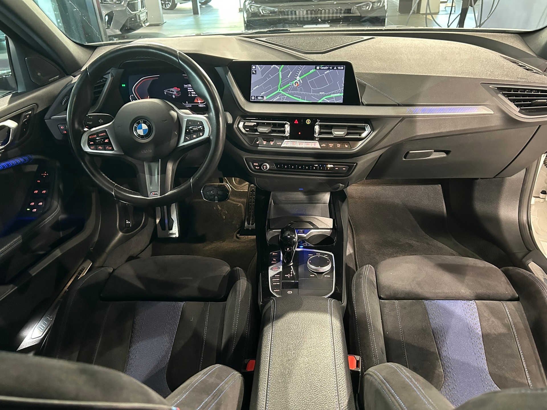 BMW 120i Pure M Sport Steptronic-image-21