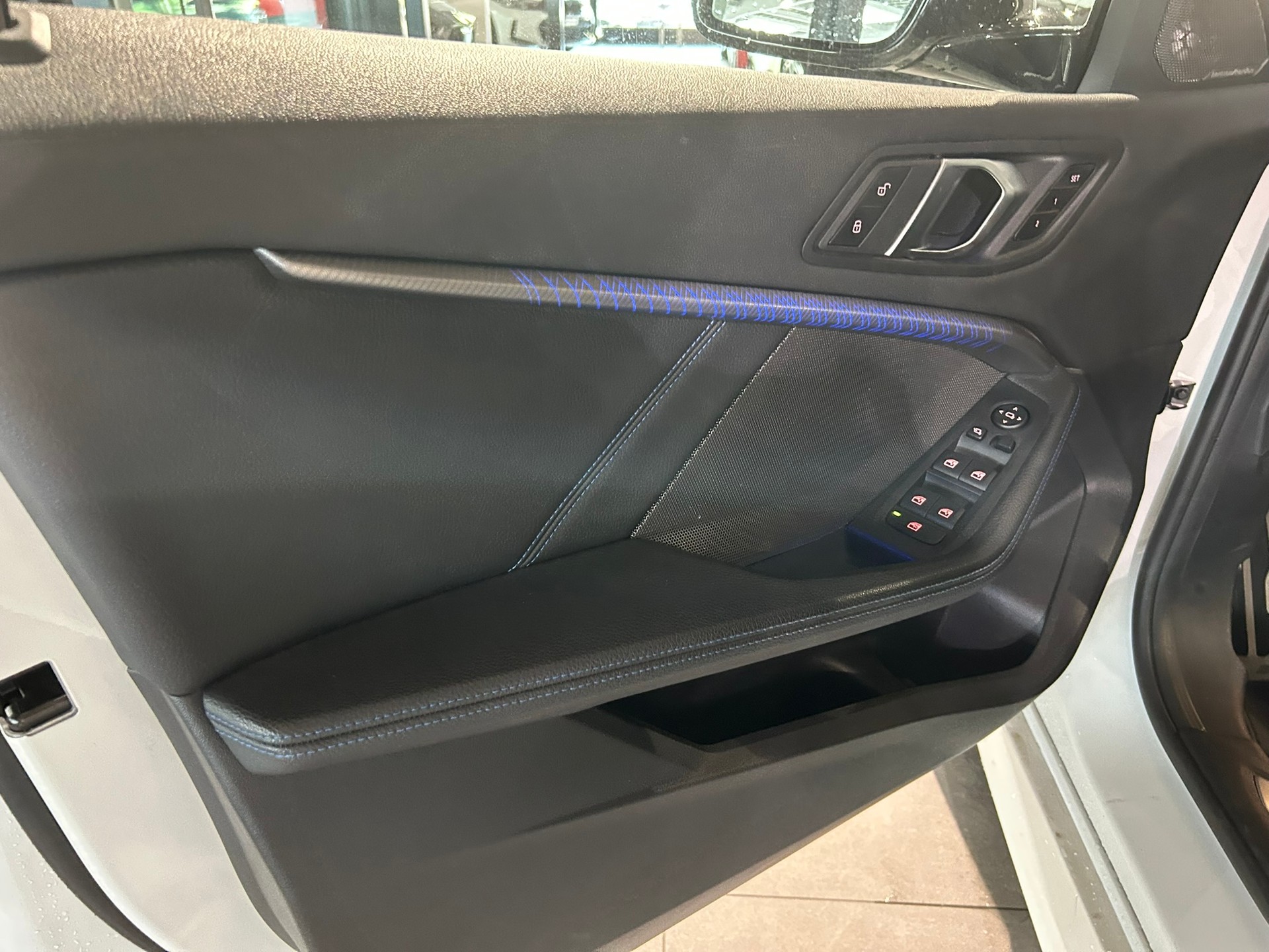 BMW 120i Pure M Sport Steptronic-image-26