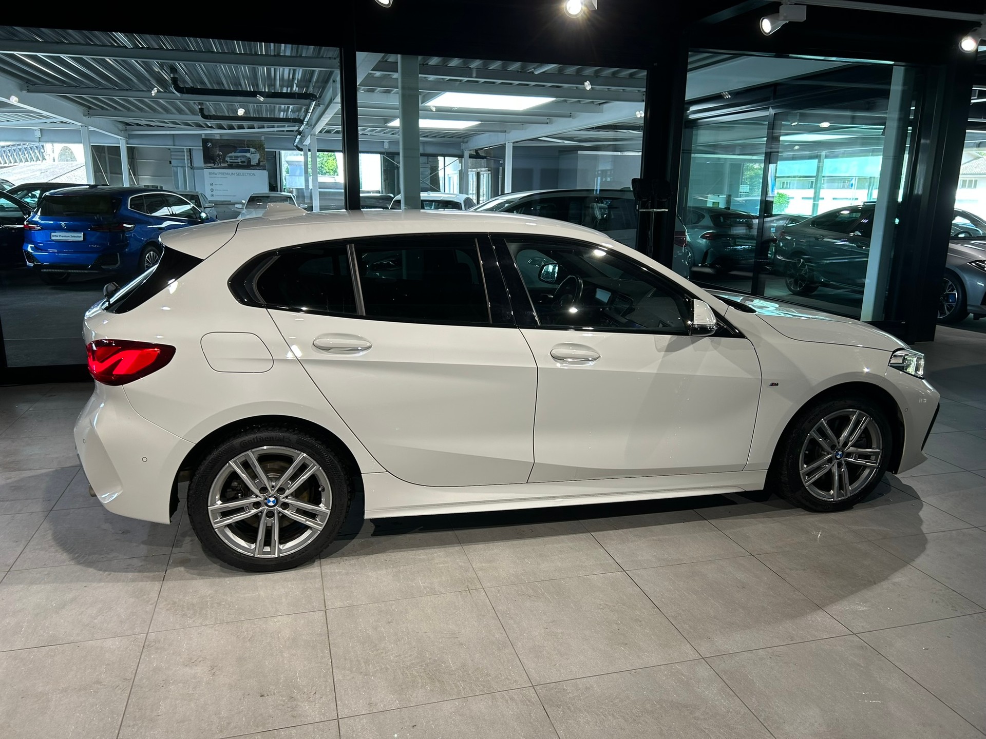 BMW 120i Pure M Sport Steptronic-image-11