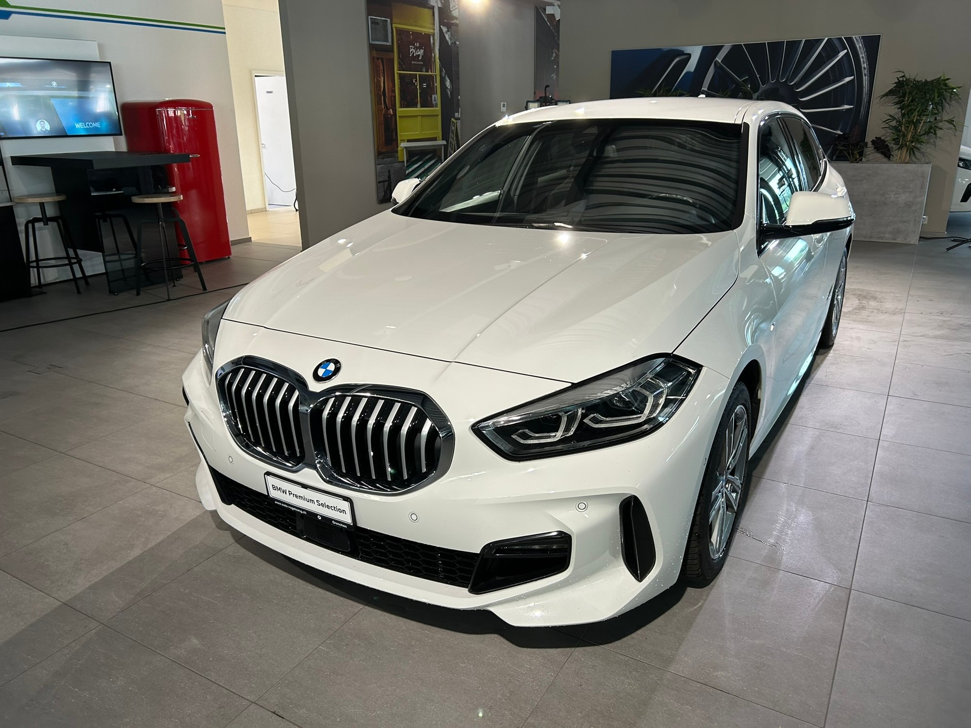 BMW 120i Pure M Sport Steptronic-image-2