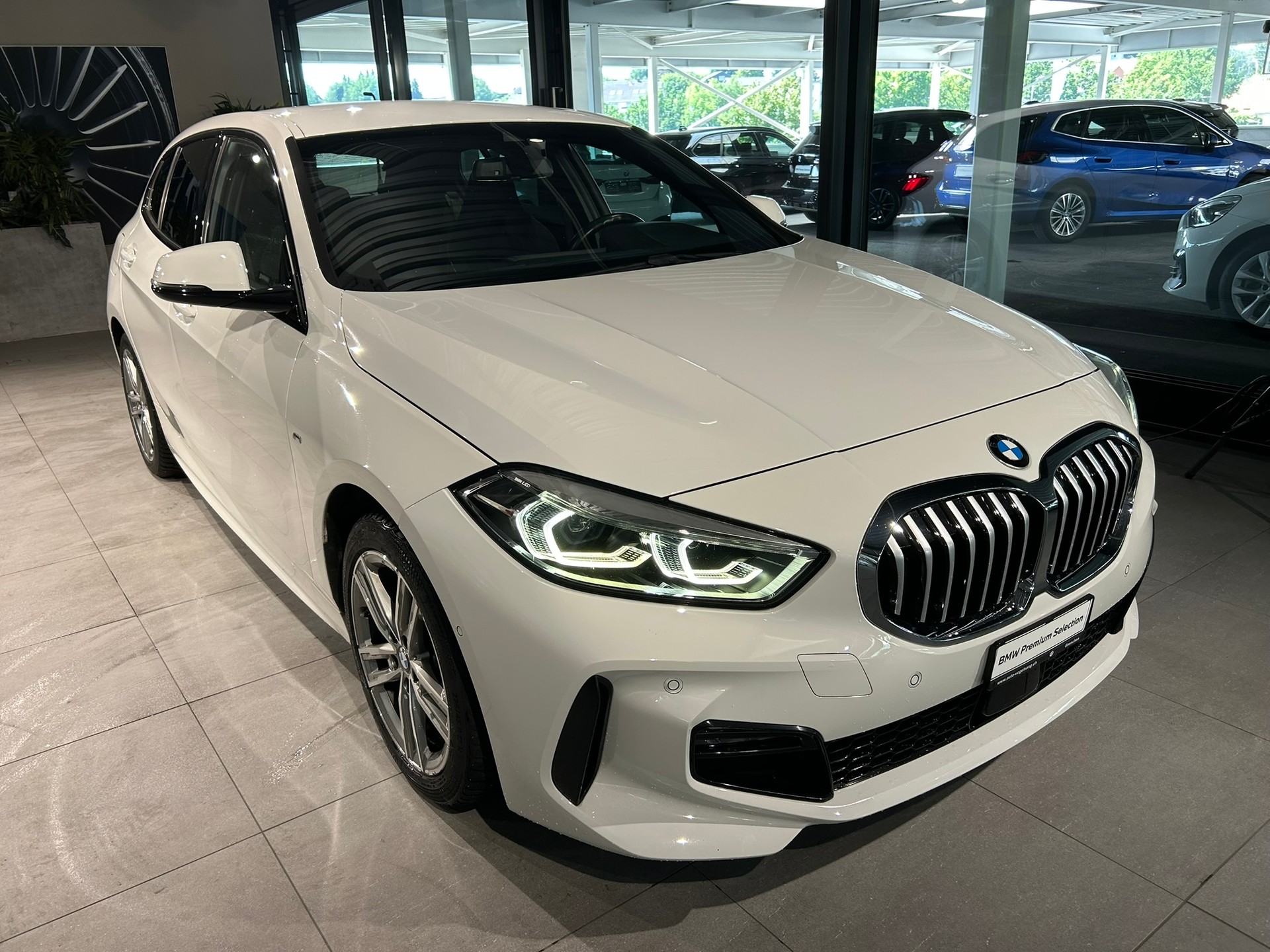 BMW 120i Pure M Sport Steptronic-image-4