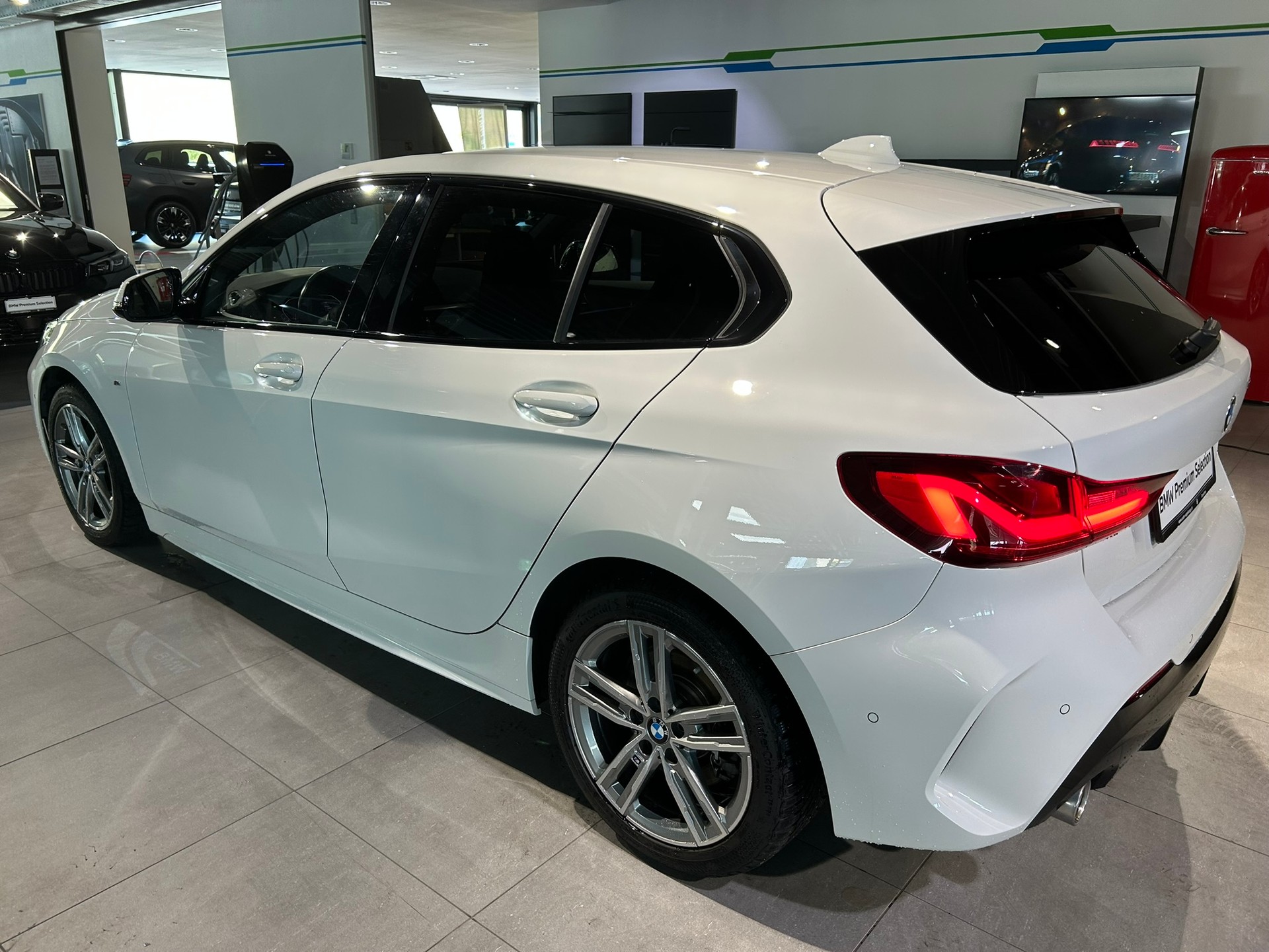 BMW 120i Pure M Sport Steptronic-image-9