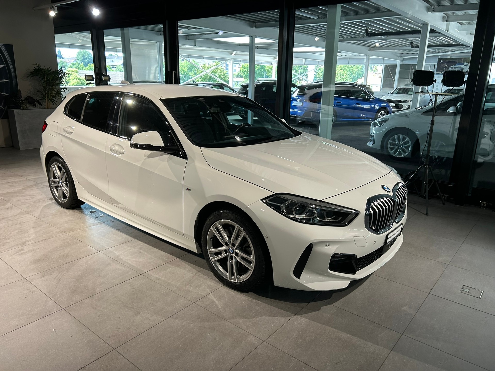 BMW 120i Pure M Sport Steptronic-image-7