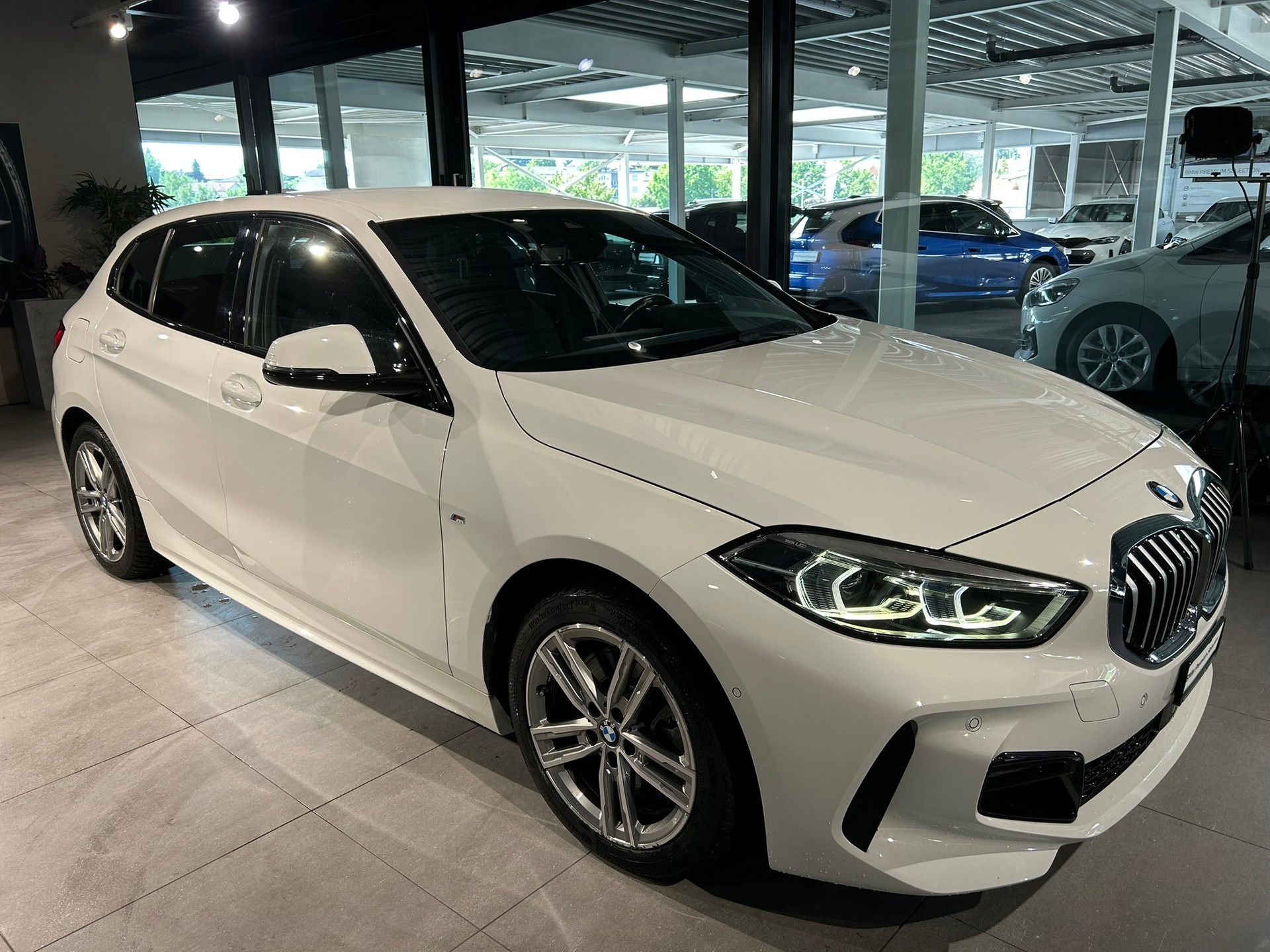 BMW 120i Pure M Sport Steptronic-image-5