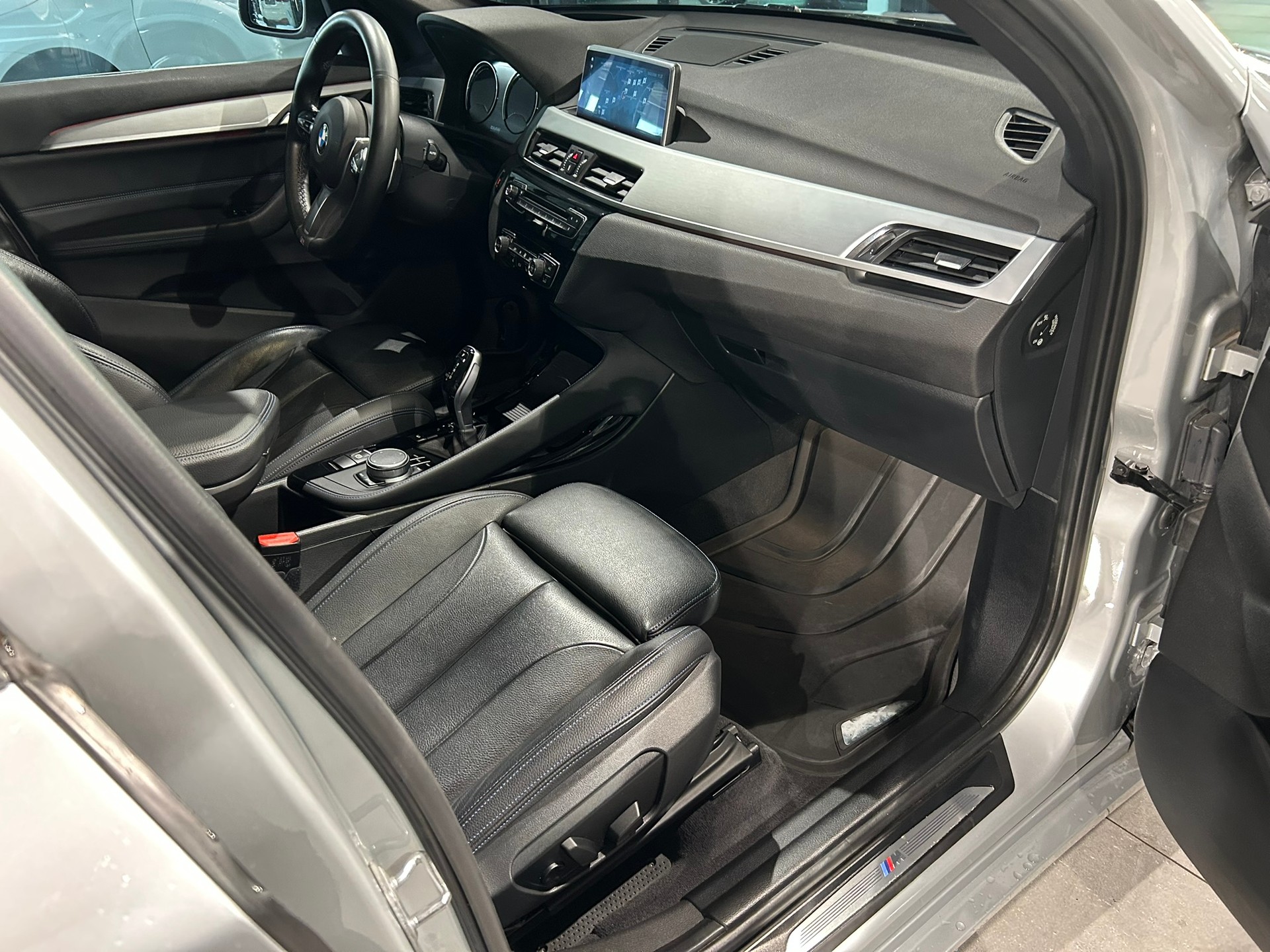 BMW 120i Pure M Sport Steptronic-image-29