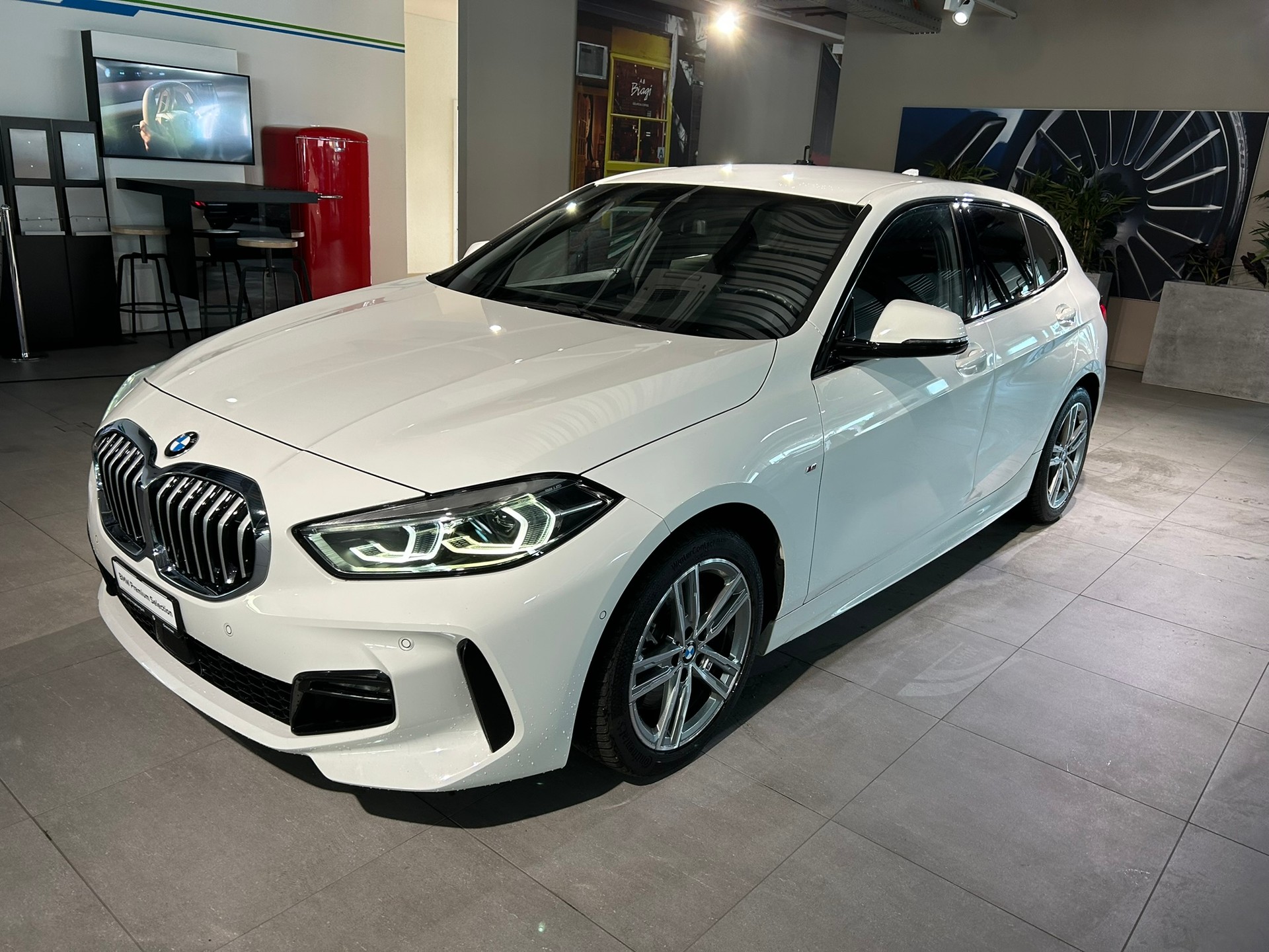 BMW 120i Pure M Sport Steptronic-image-0
