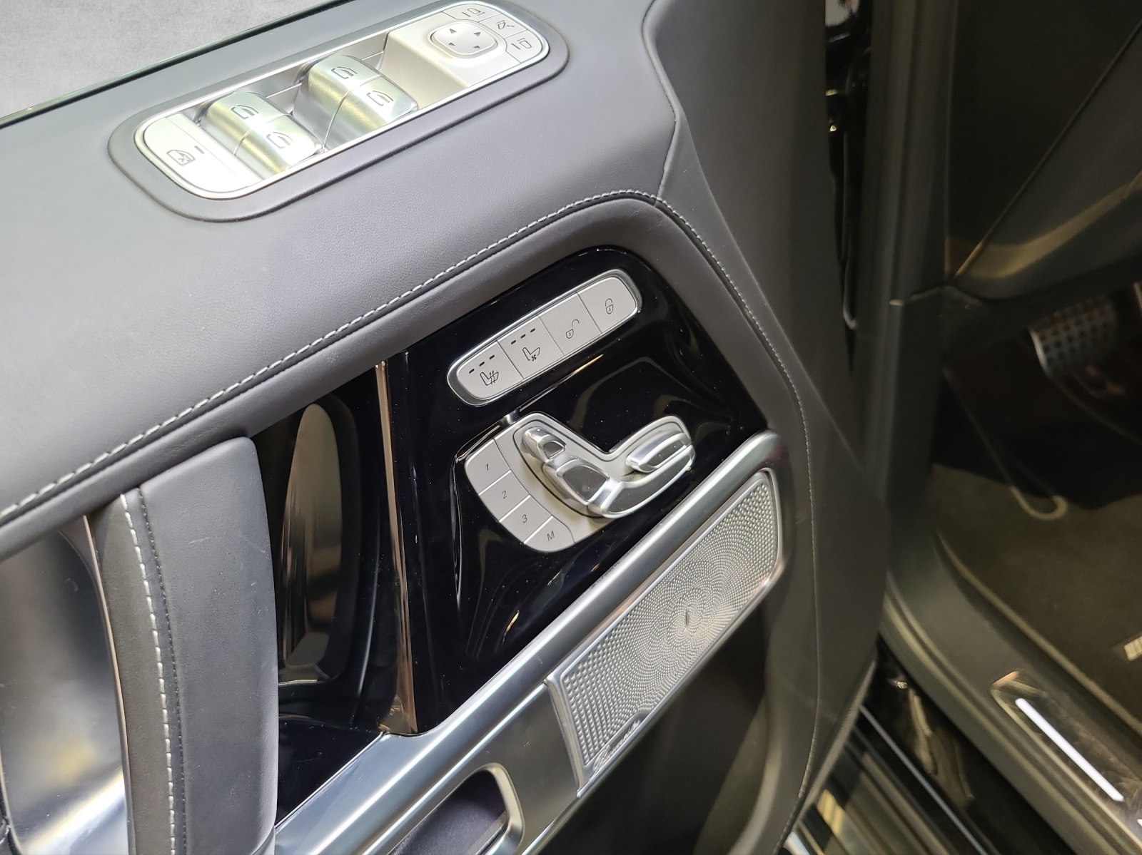 MERCEDES-BENZ G 63 AMG 9G-Tronic-image-8