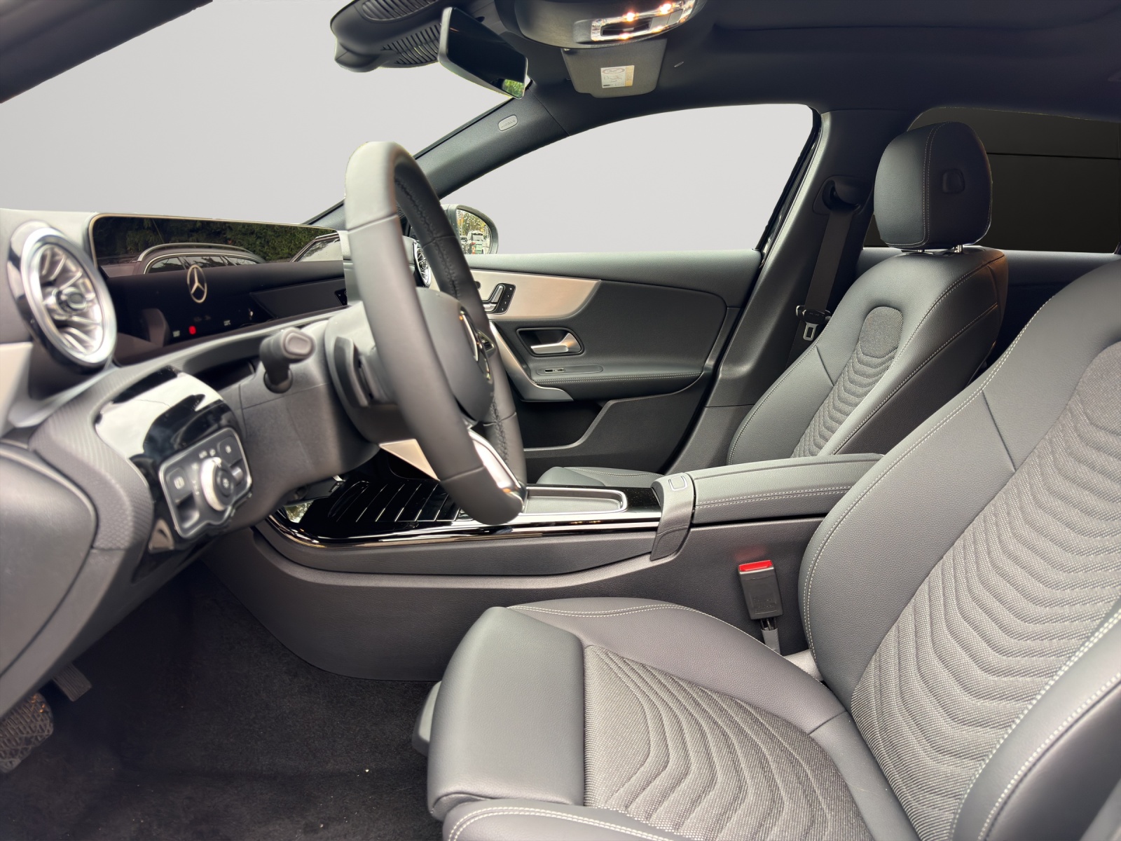 MERCEDES-BENZ A 250 e EQ Star 8G-DCT-image-7