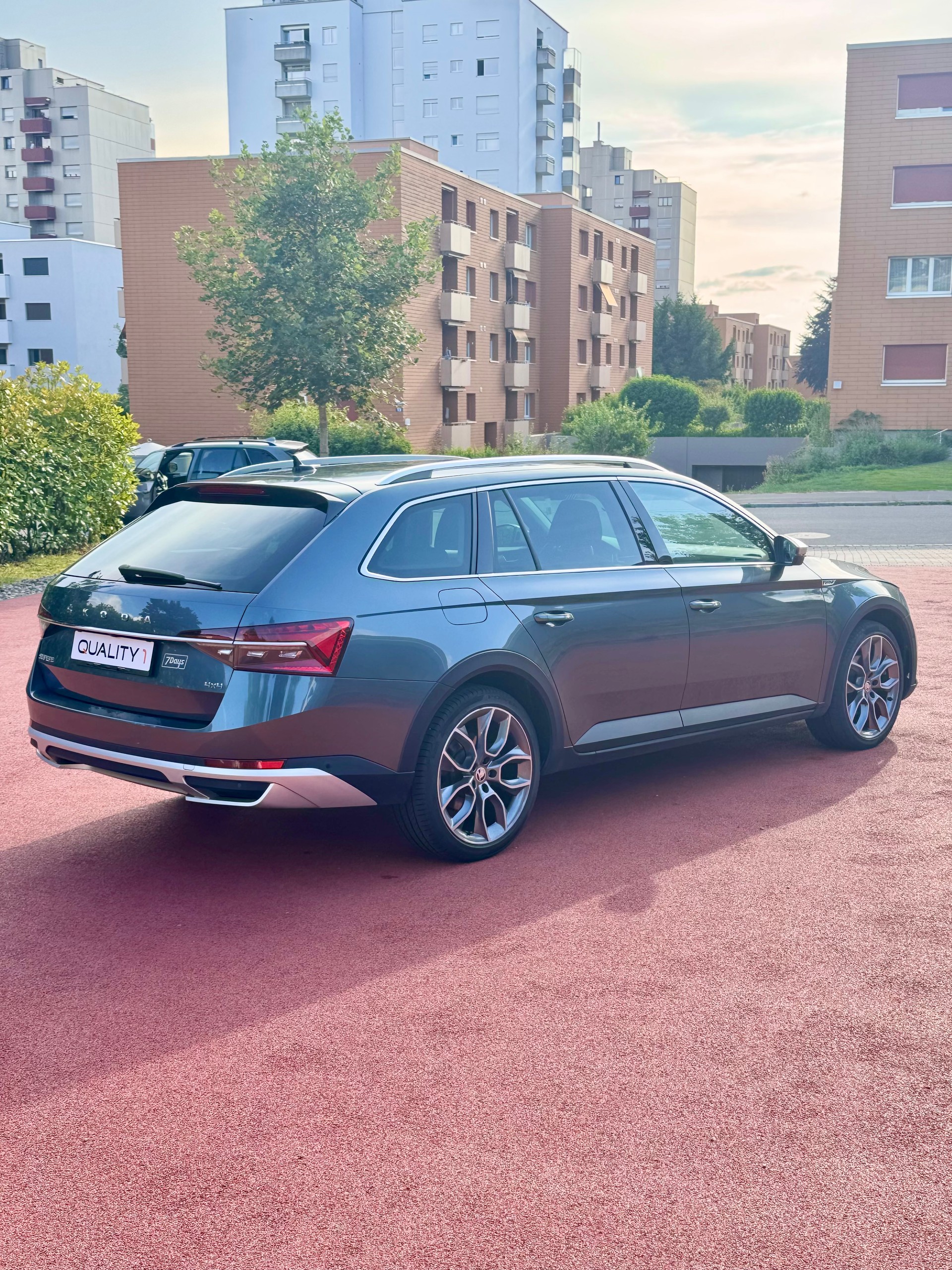 SKODA Superb 2.0 TDi Scout 4x4 DSG-image-4