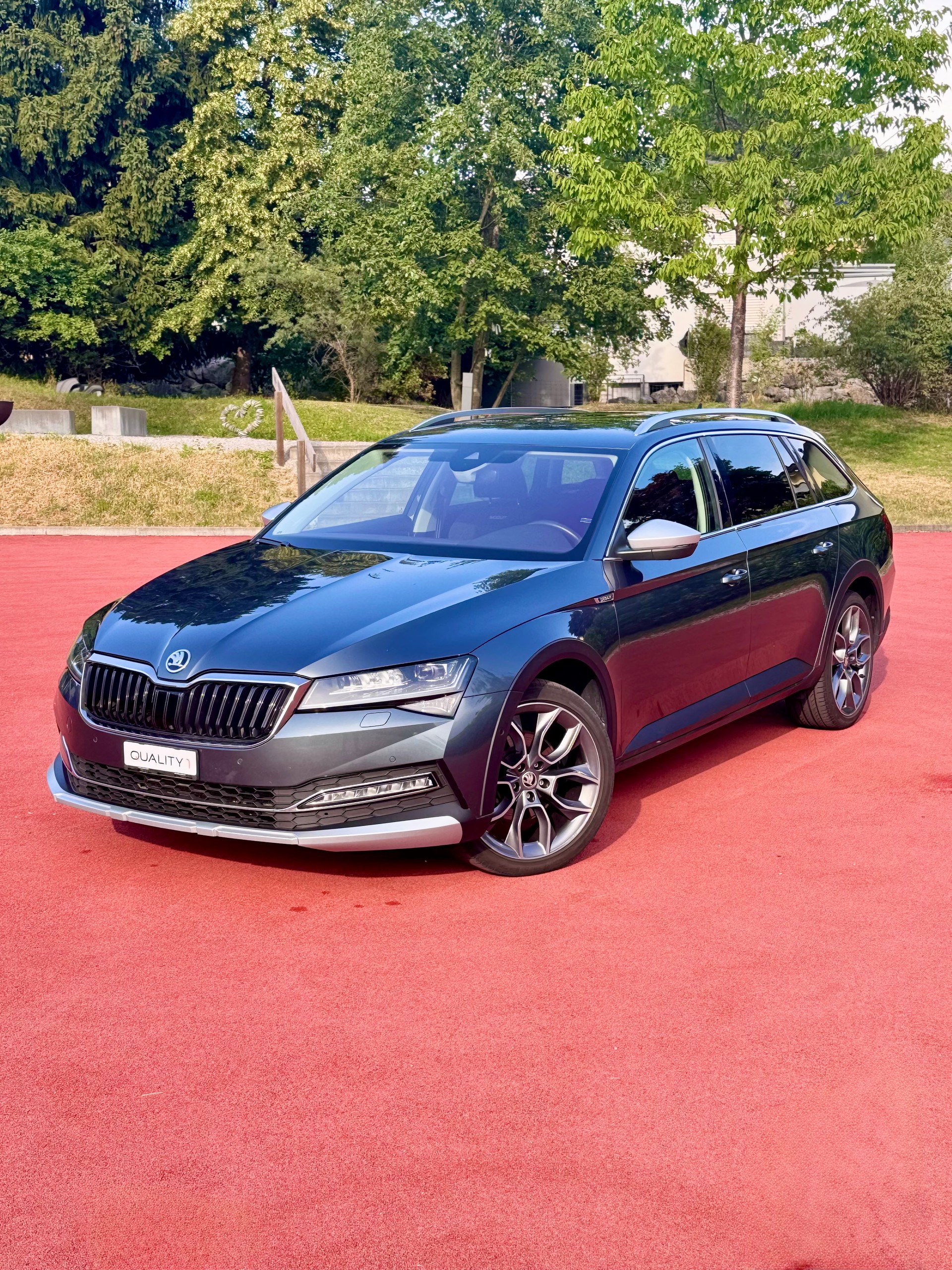 SKODA Superb 2.0 TDi Scout 4x4 DSG-image-0