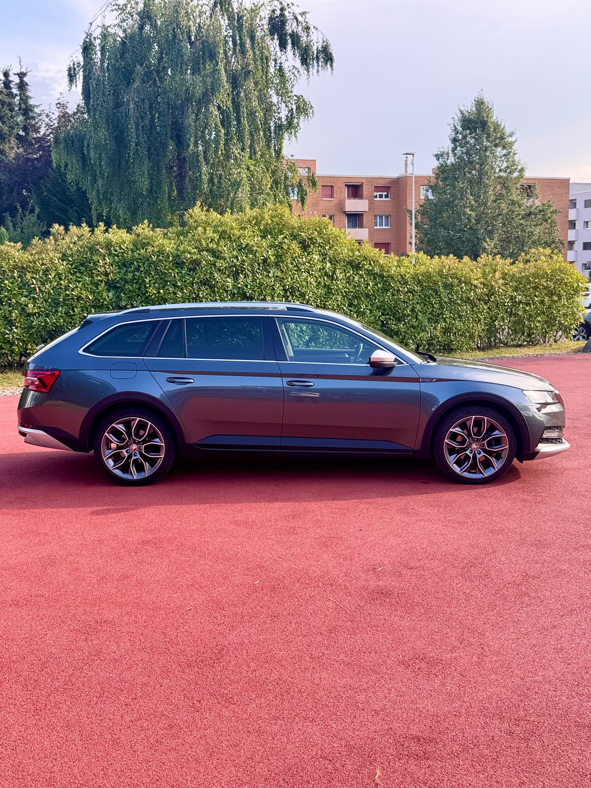 SKODA Superb 2.0 TDi Scout 4x4 DSG-image-3