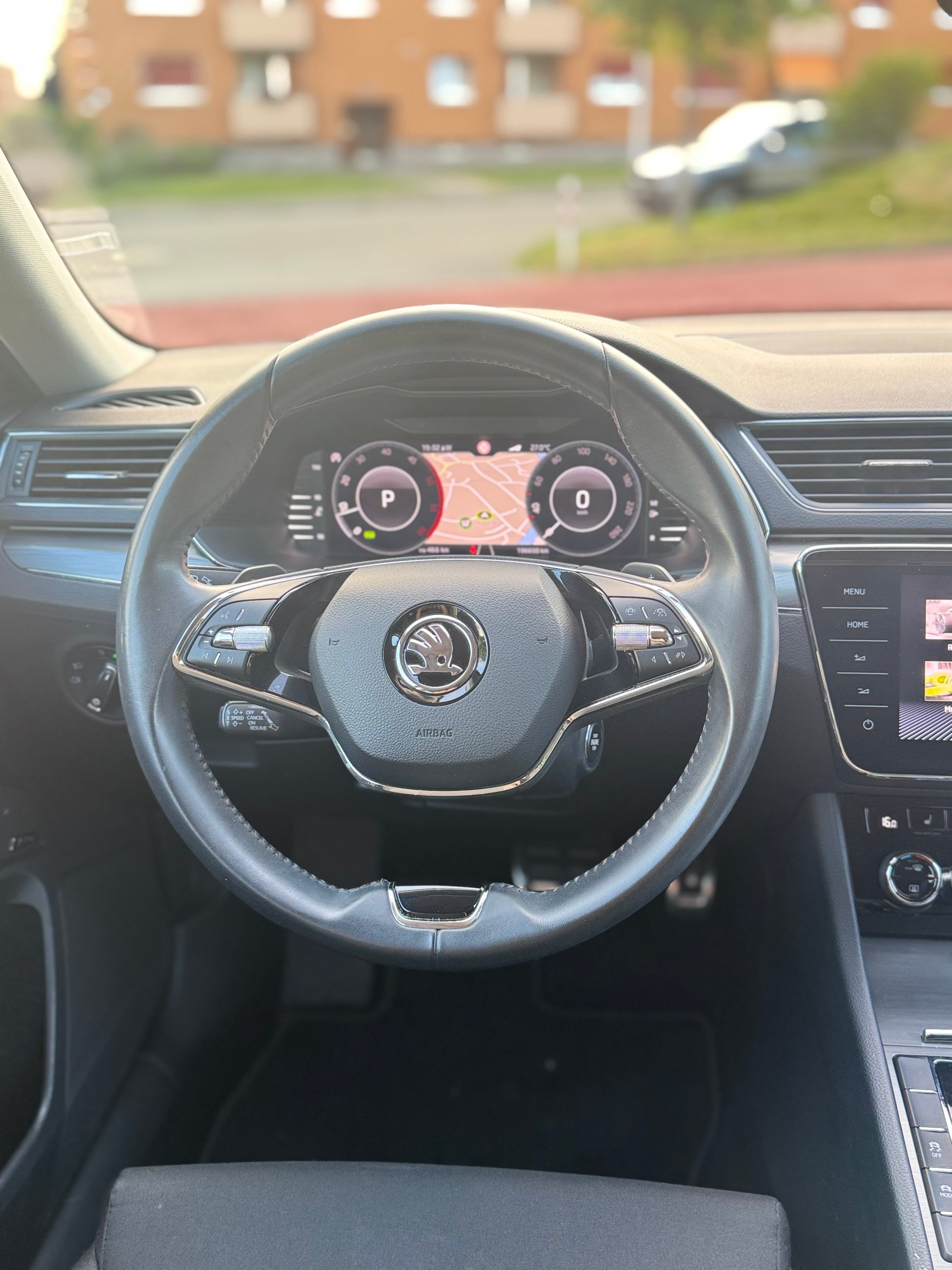 SKODA Superb 2.0 TDi Scout 4x4 DSG-image-11