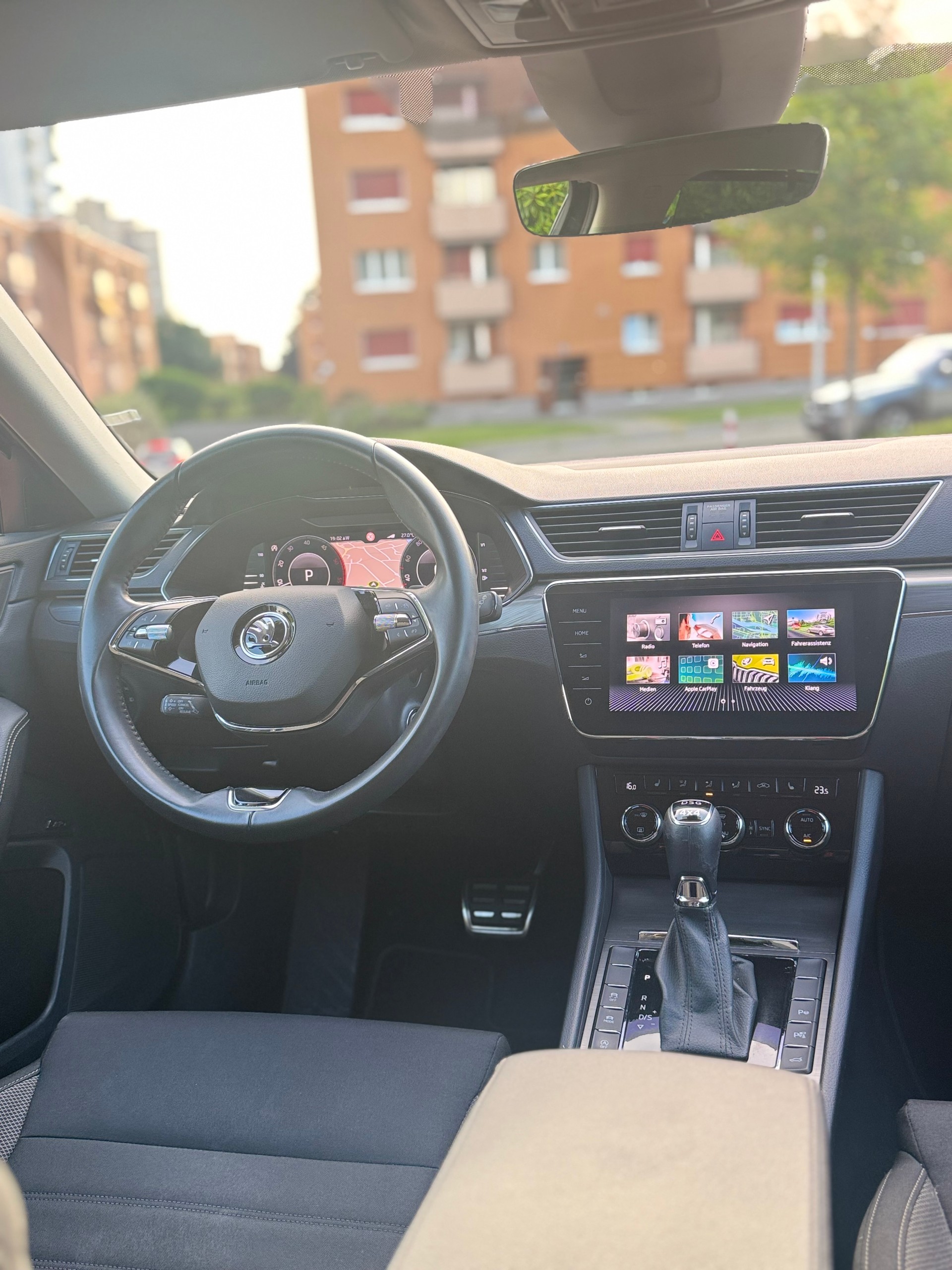 SKODA Superb 2.0 TDi Scout 4x4 DSG-image-12