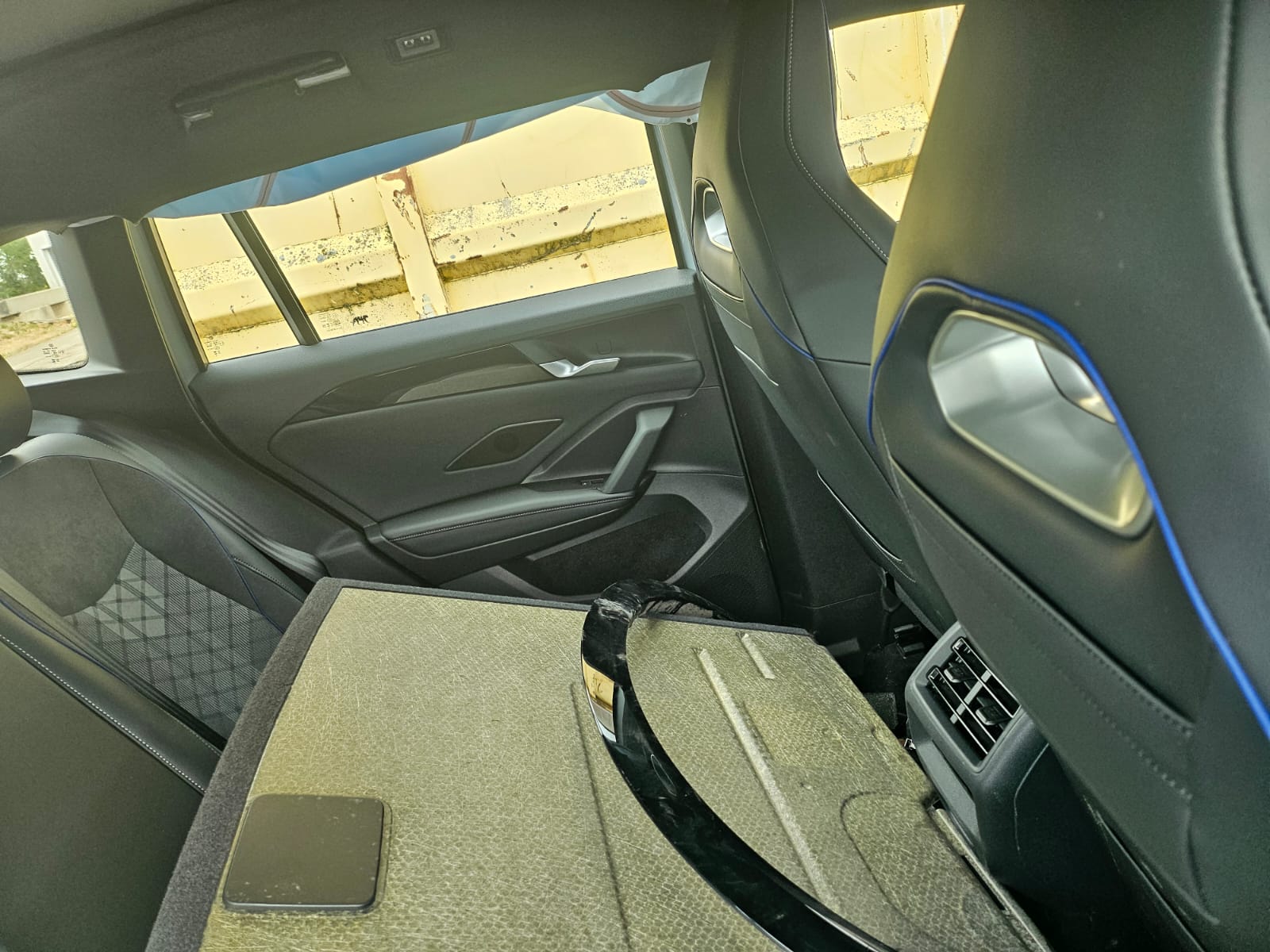 VW Tiguan 2.0 TSI DSG R-Line 4Motion BESCHADIGT ENDOMMAGE-image-13