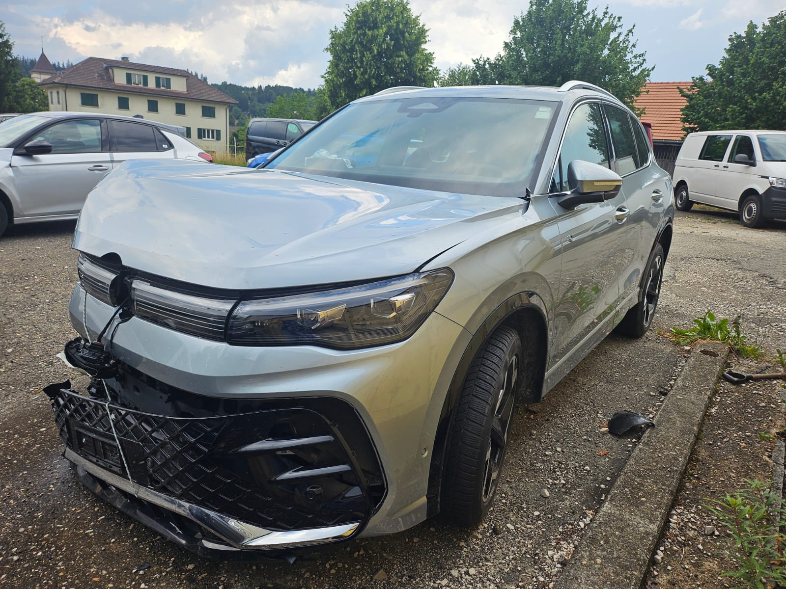 VW Tiguan 2.0 TSI DSG R-Line 4Motion BESCHADIGT ENDOMMAGE-image-4