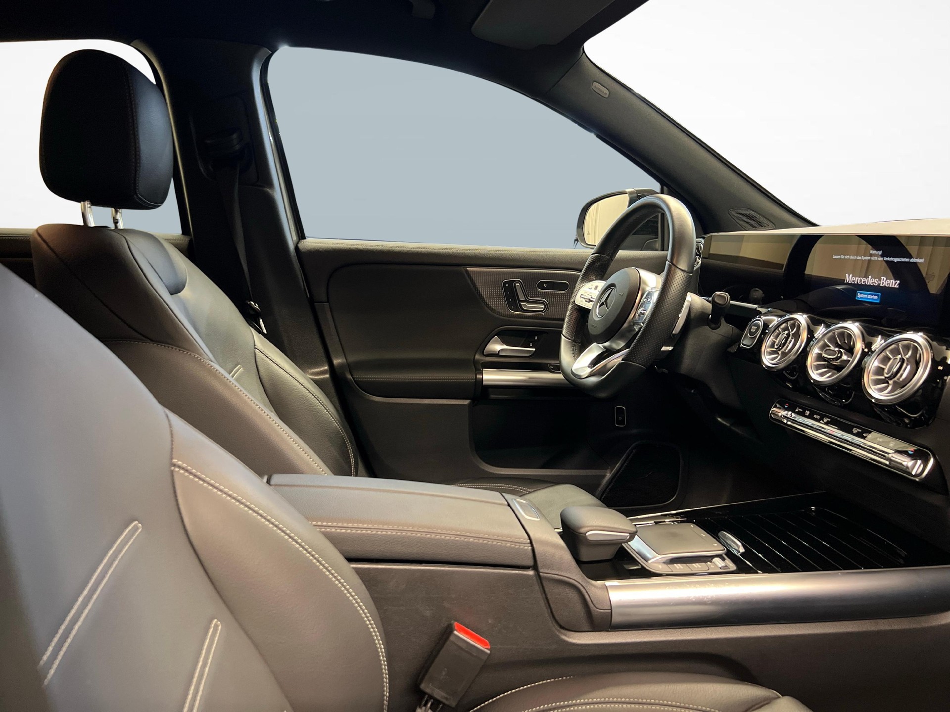 MERCEDES-BENZ EQA 350 Electric Art Line 4matic-image-9