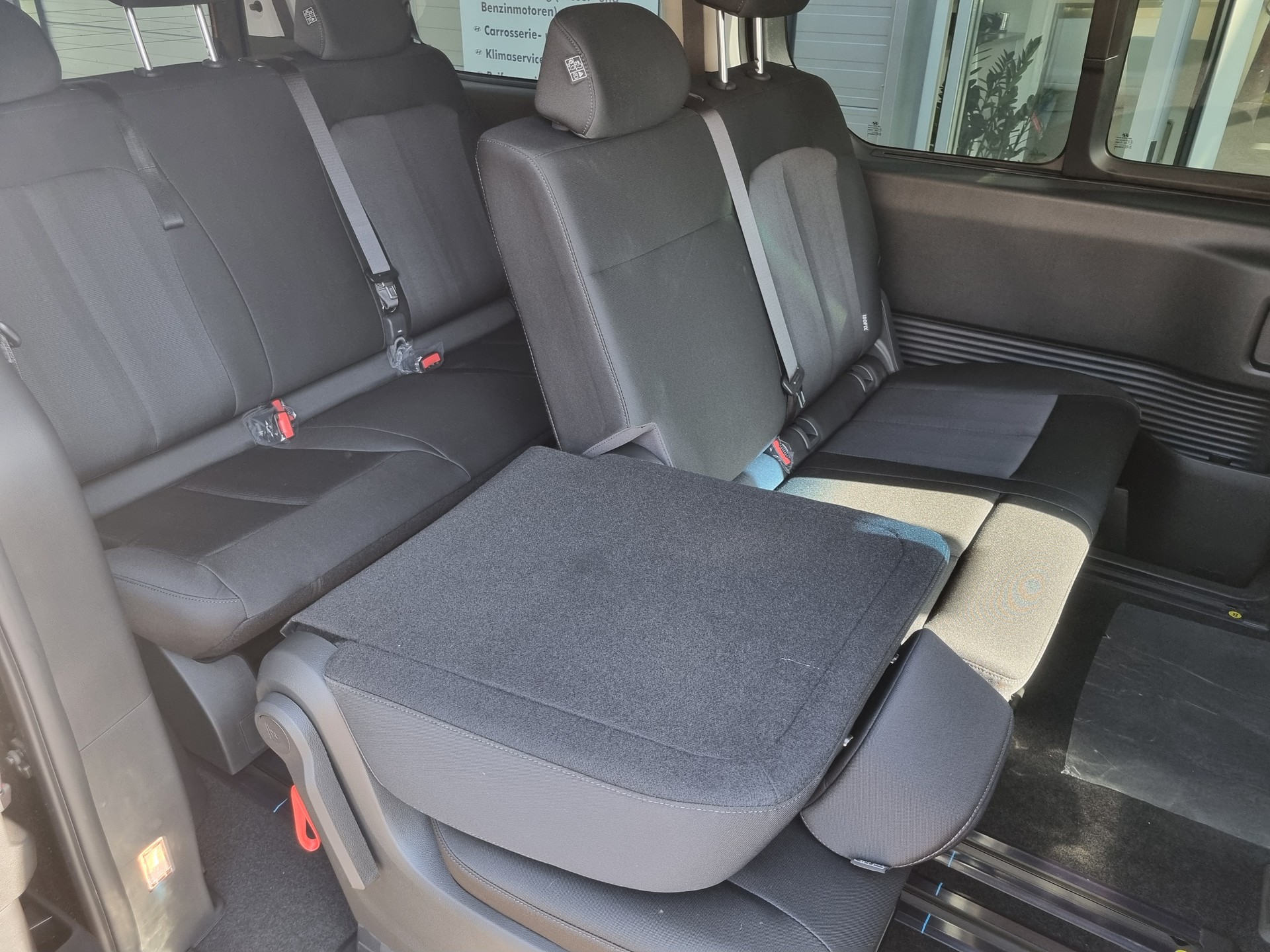 HYUNDAI Staria Wagon 1.6 T-GDi HEV Amplia A-image-8