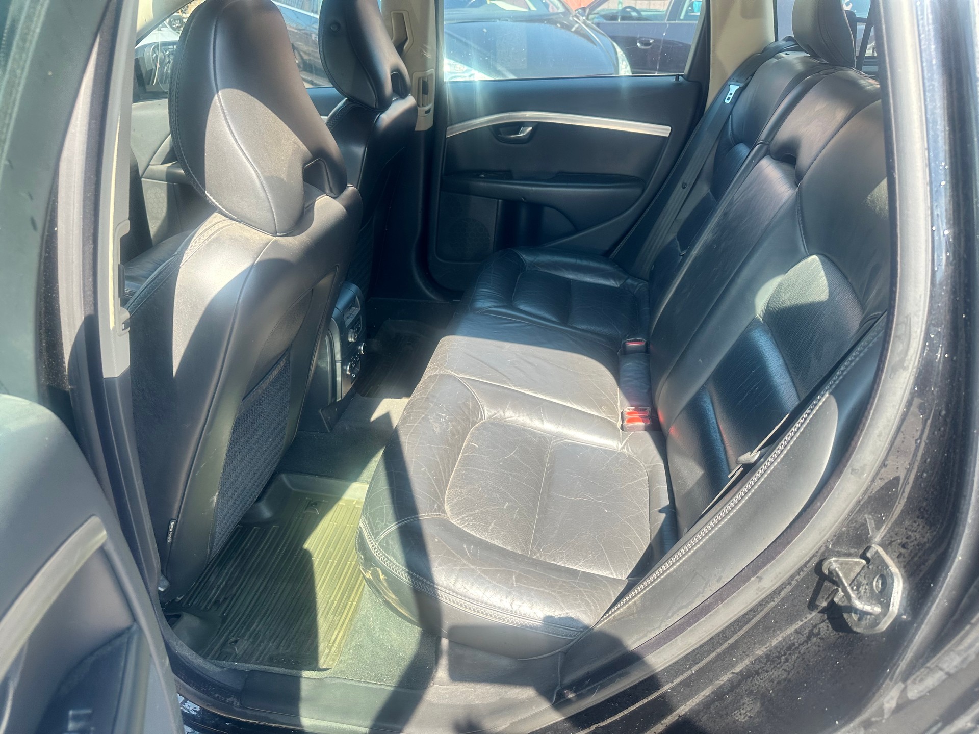 VOLVO XC70 D5 AWD Kinetic-image-13