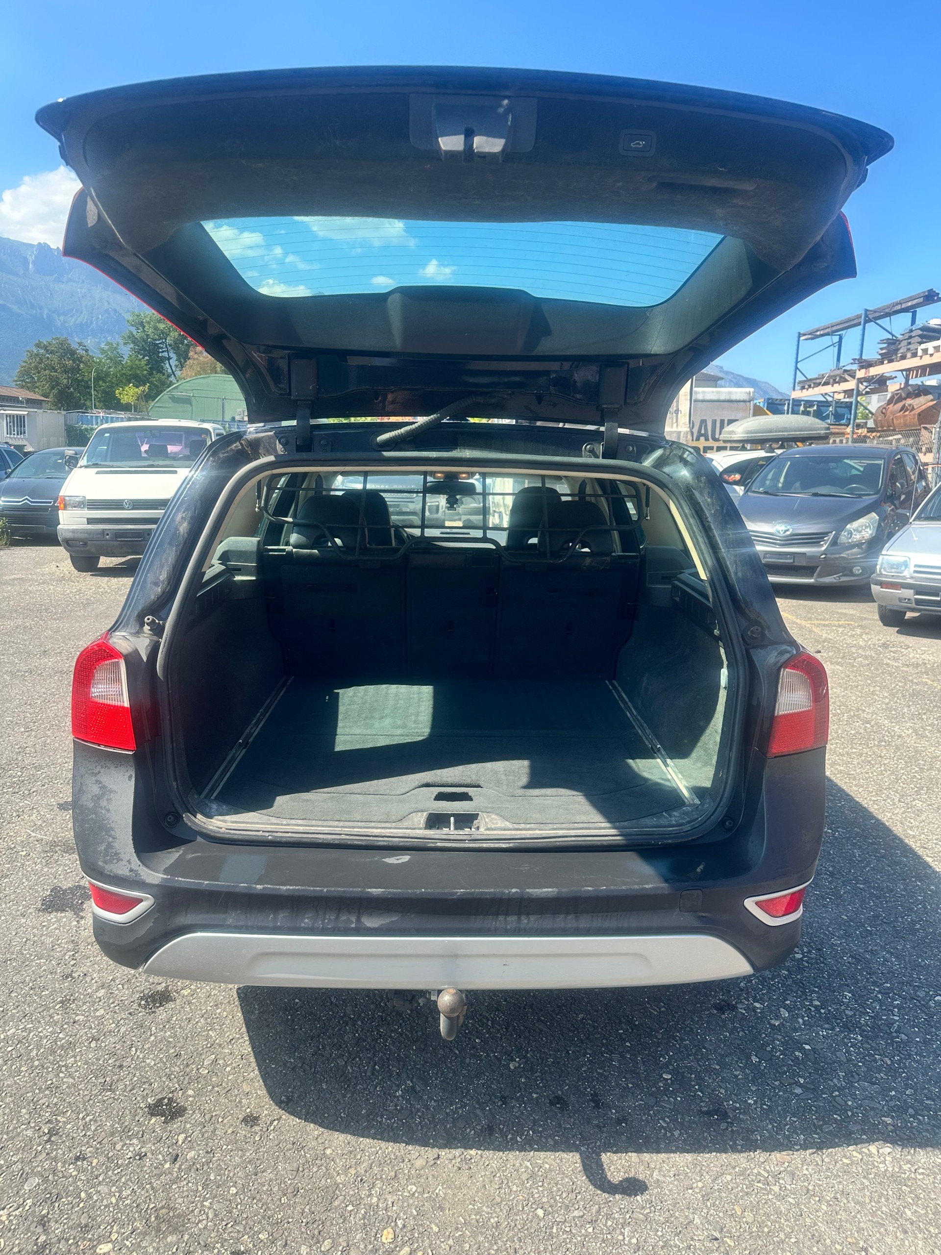 VOLVO XC70 D5 AWD Kinetic-image-8