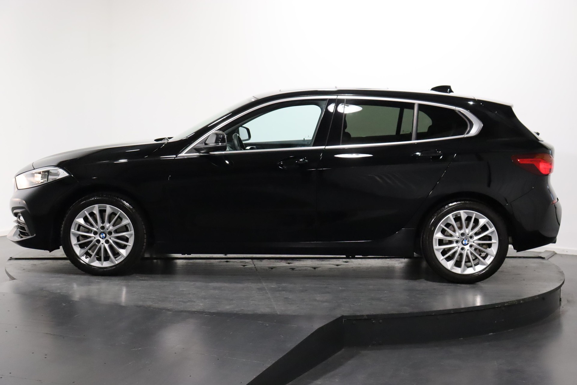 BMW 120i SDKG-showroom-element-1