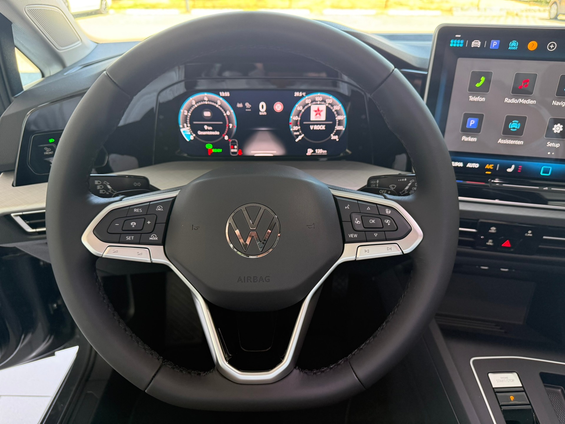 VW Golf 1.5 e TSI mHEV United DSG-image-9