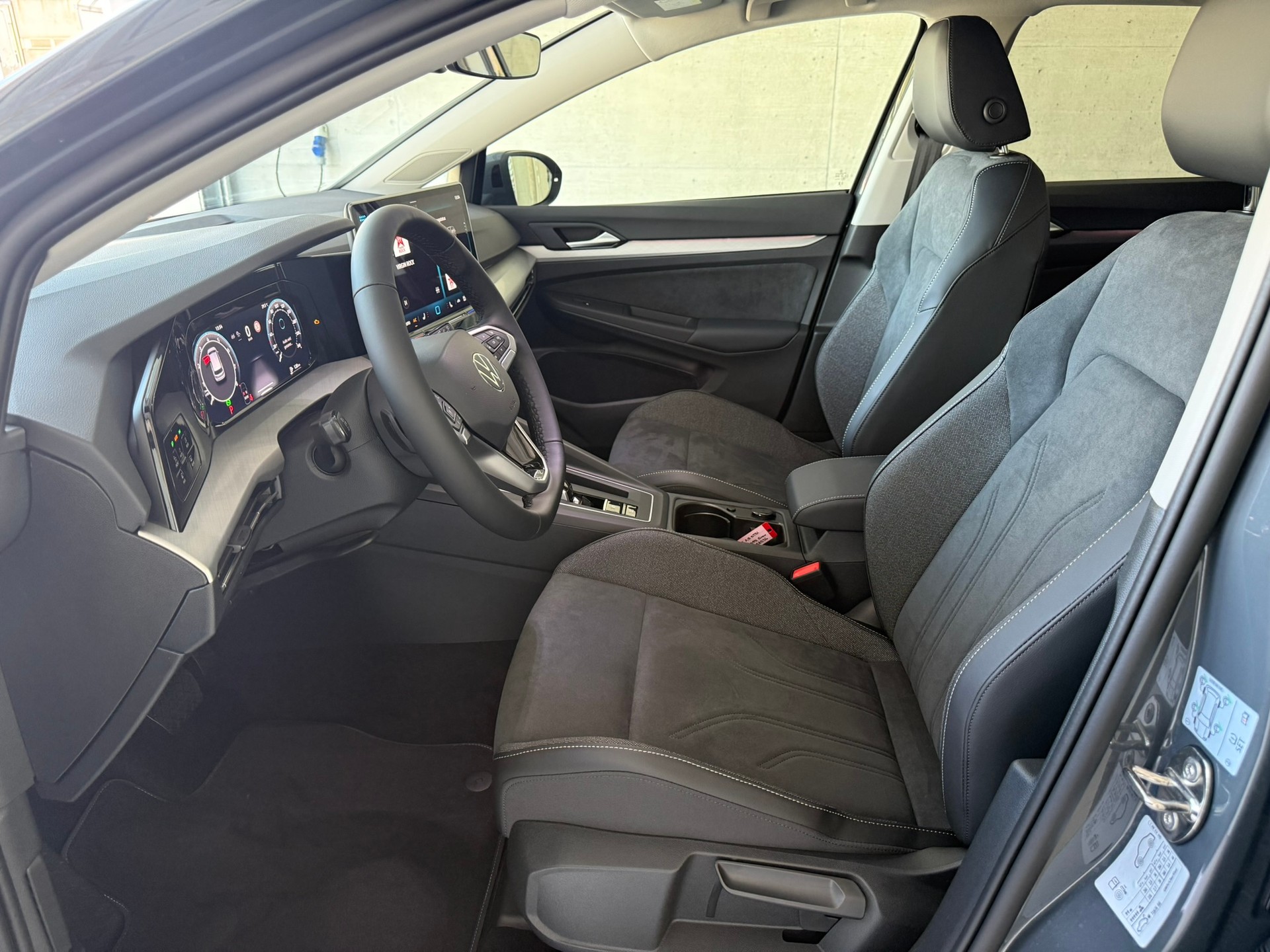 VW Golf 1.5 e TSI mHEV United DSG-image-7