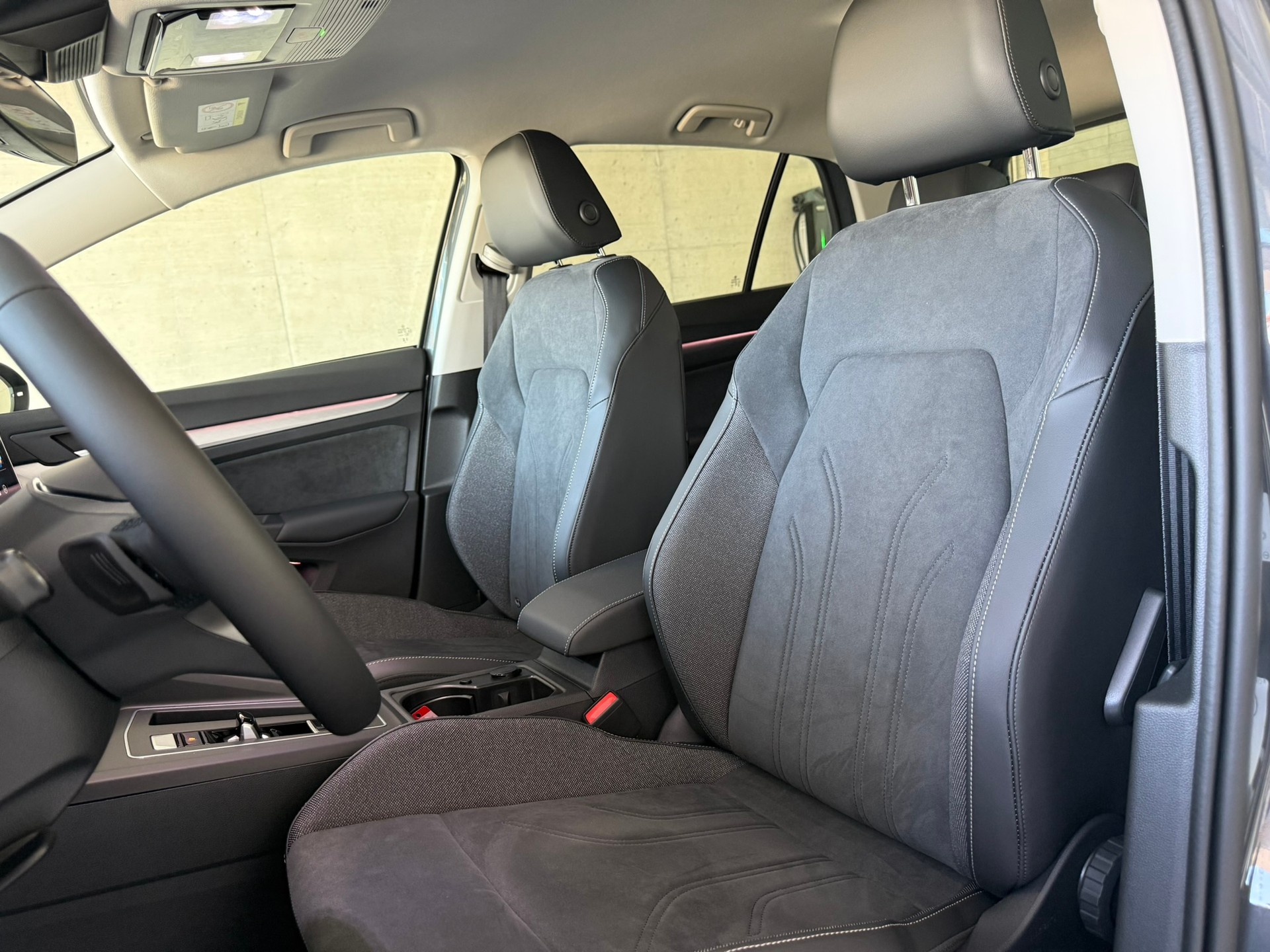 VW Golf 1.5 e TSI mHEV United DSG-image-12