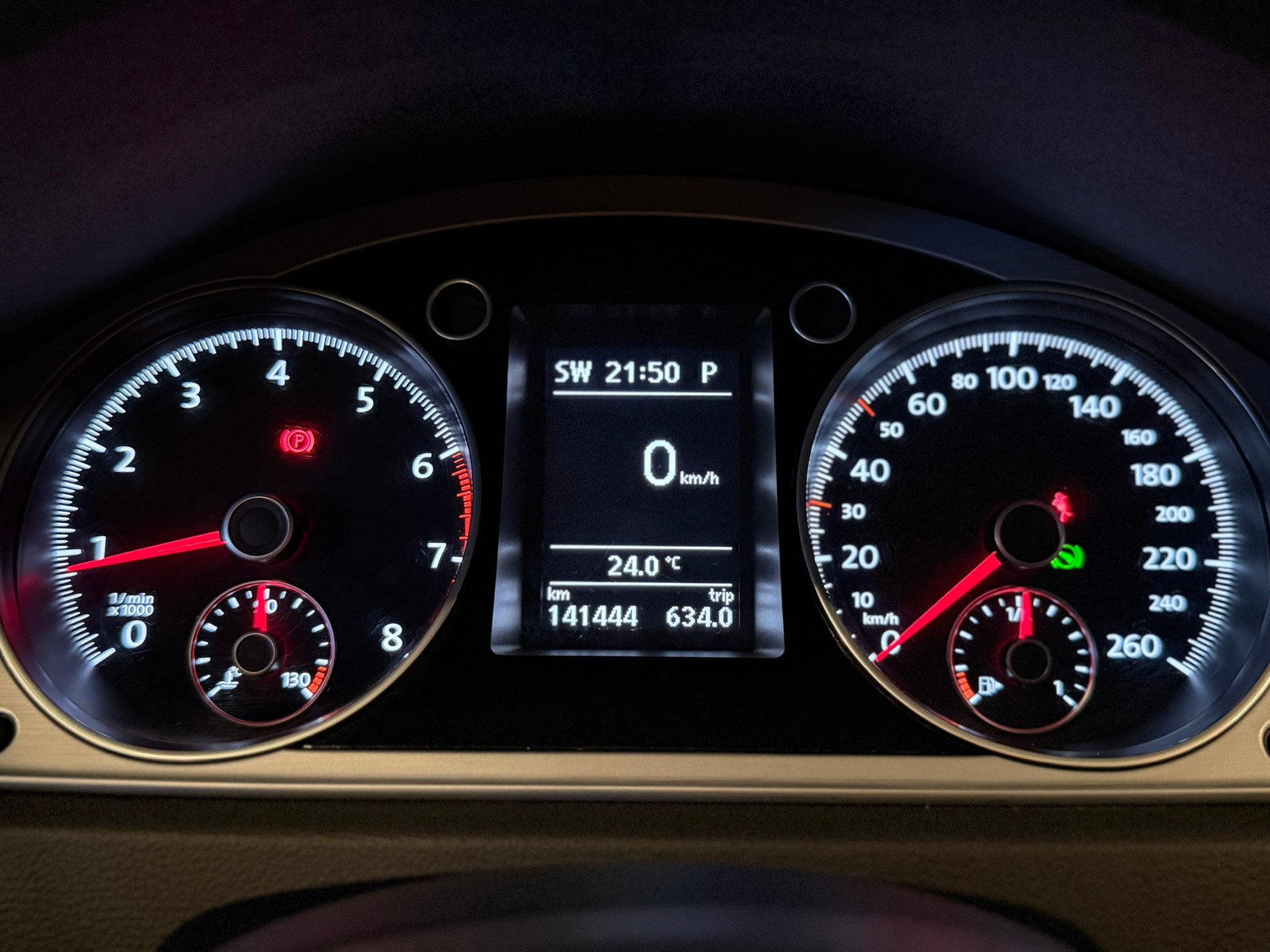 VW Passat Alltrack 2.0 TSI 4Motion DSG-image-19