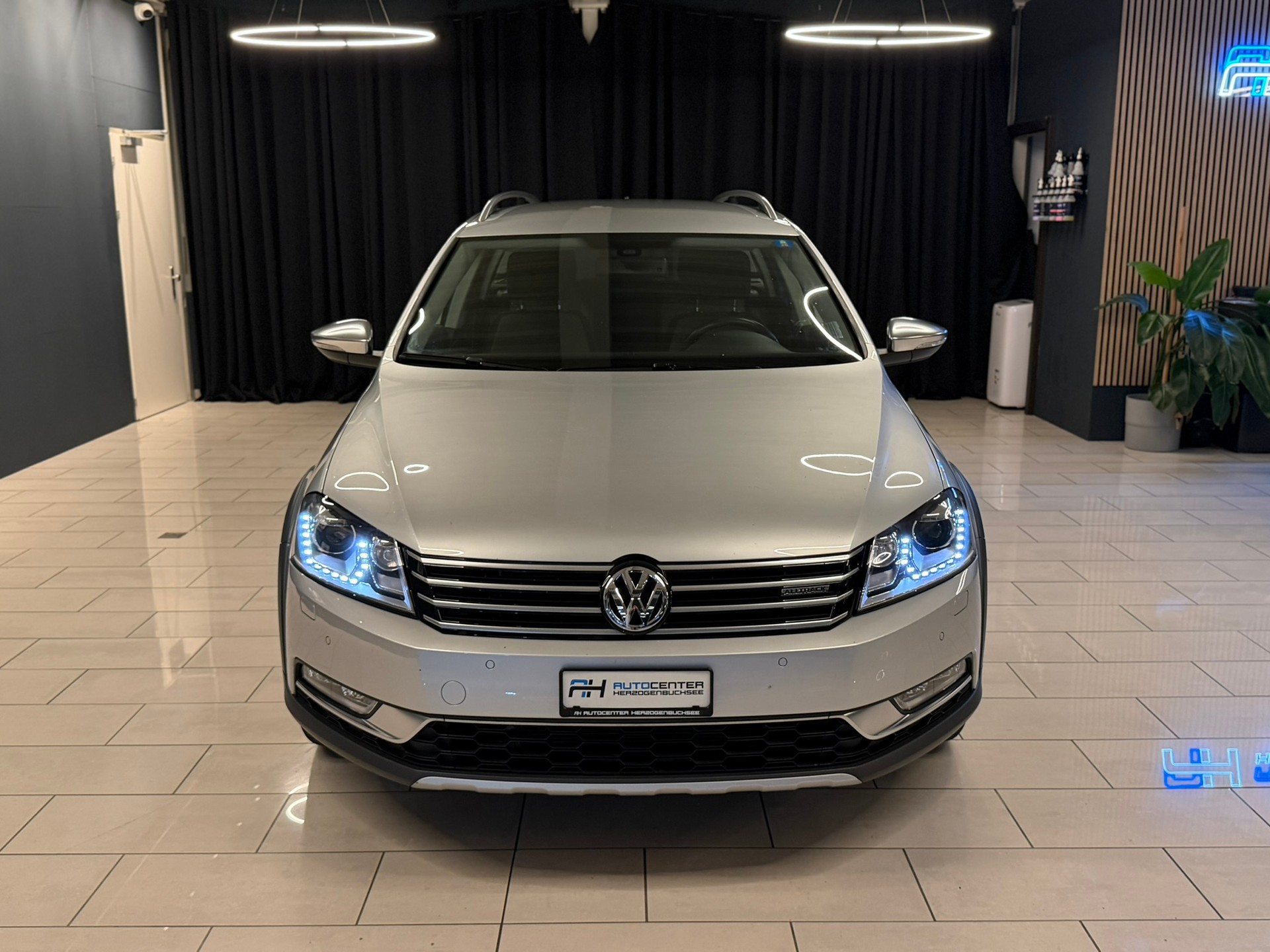 VW Passat Alltrack 2.0 TSI 4Motion DSG-image-1