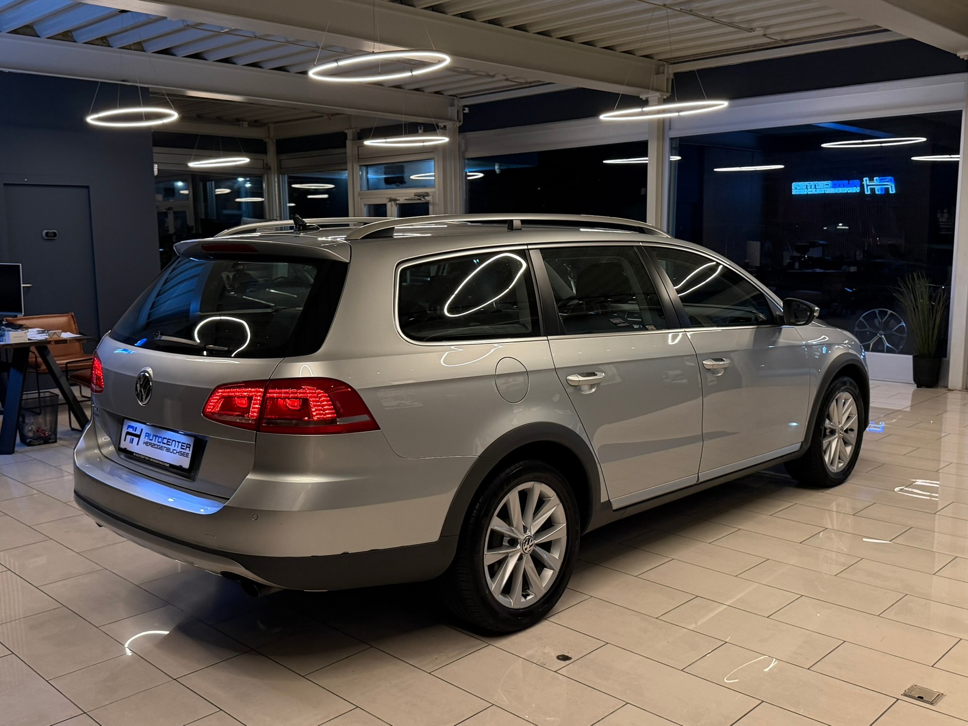 VW Passat Alltrack 2.0 TSI 4Motion DSG-image-6