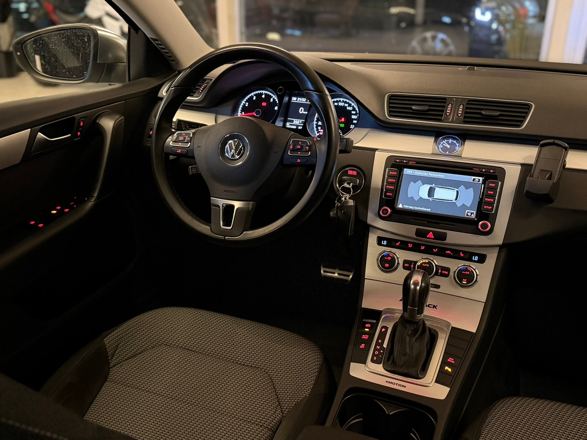 VW Passat Alltrack 2.0 TSI 4Motion DSG-image-9