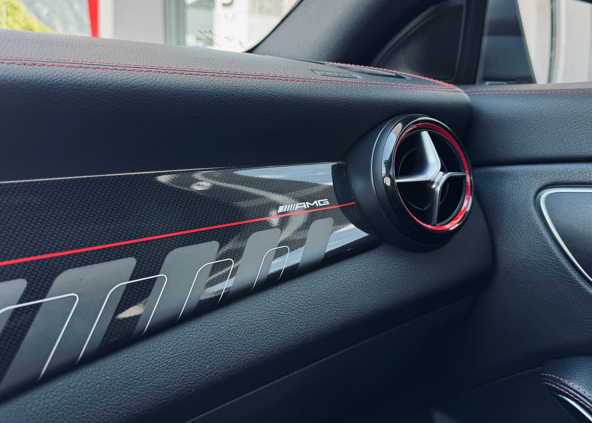 MERCEDES-BENZ CLA Shooting Brake 45 AMG 4Matic Speedshift-image-15