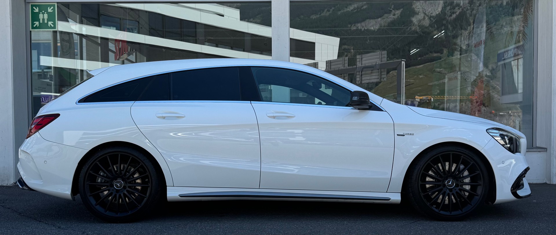 MERCEDES-BENZ CLA Shooting Brake 45 AMG 4Matic Speedshift-image-1