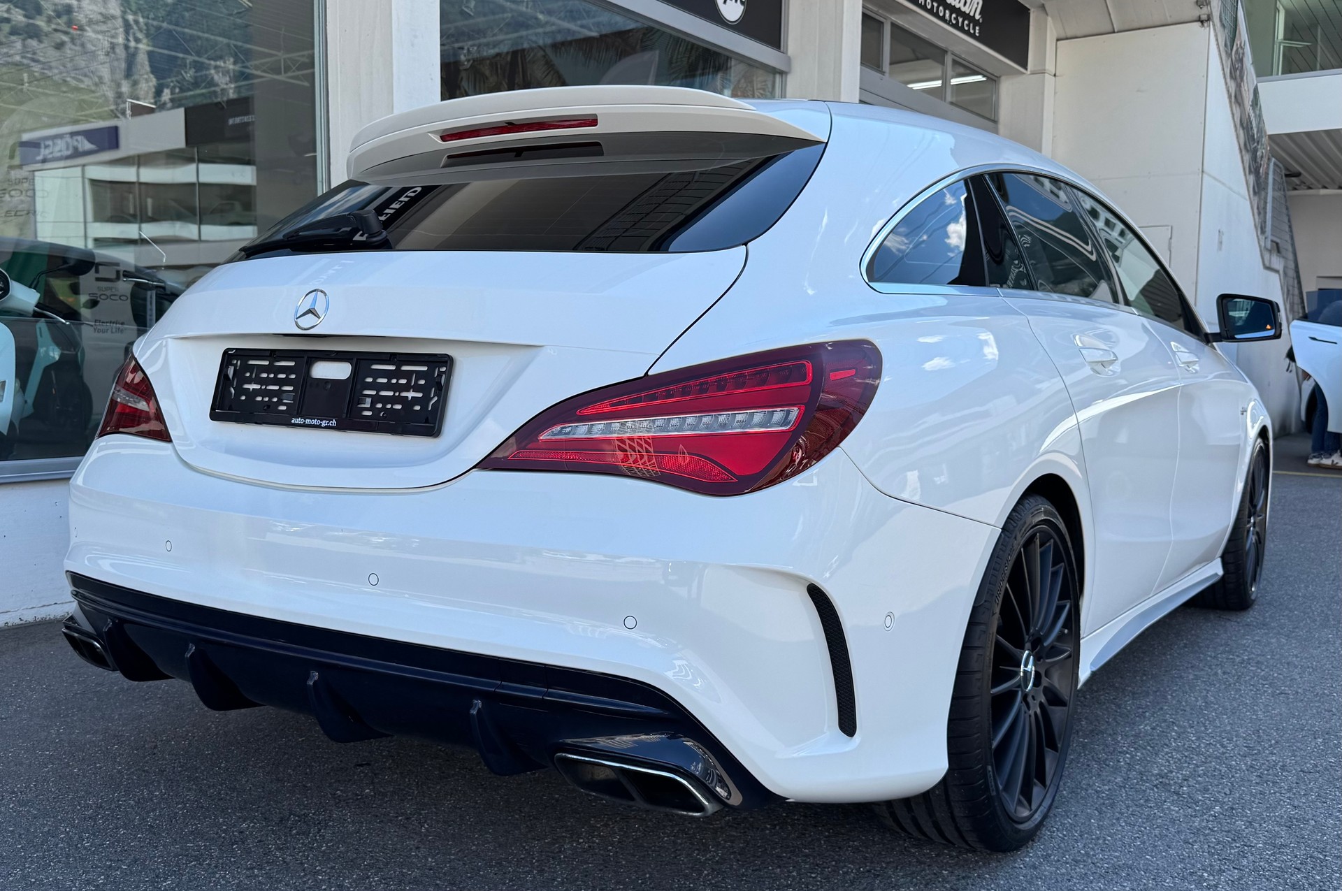 MERCEDES-BENZ CLA Shooting Brake 45 AMG 4Matic Speedshift-image-4