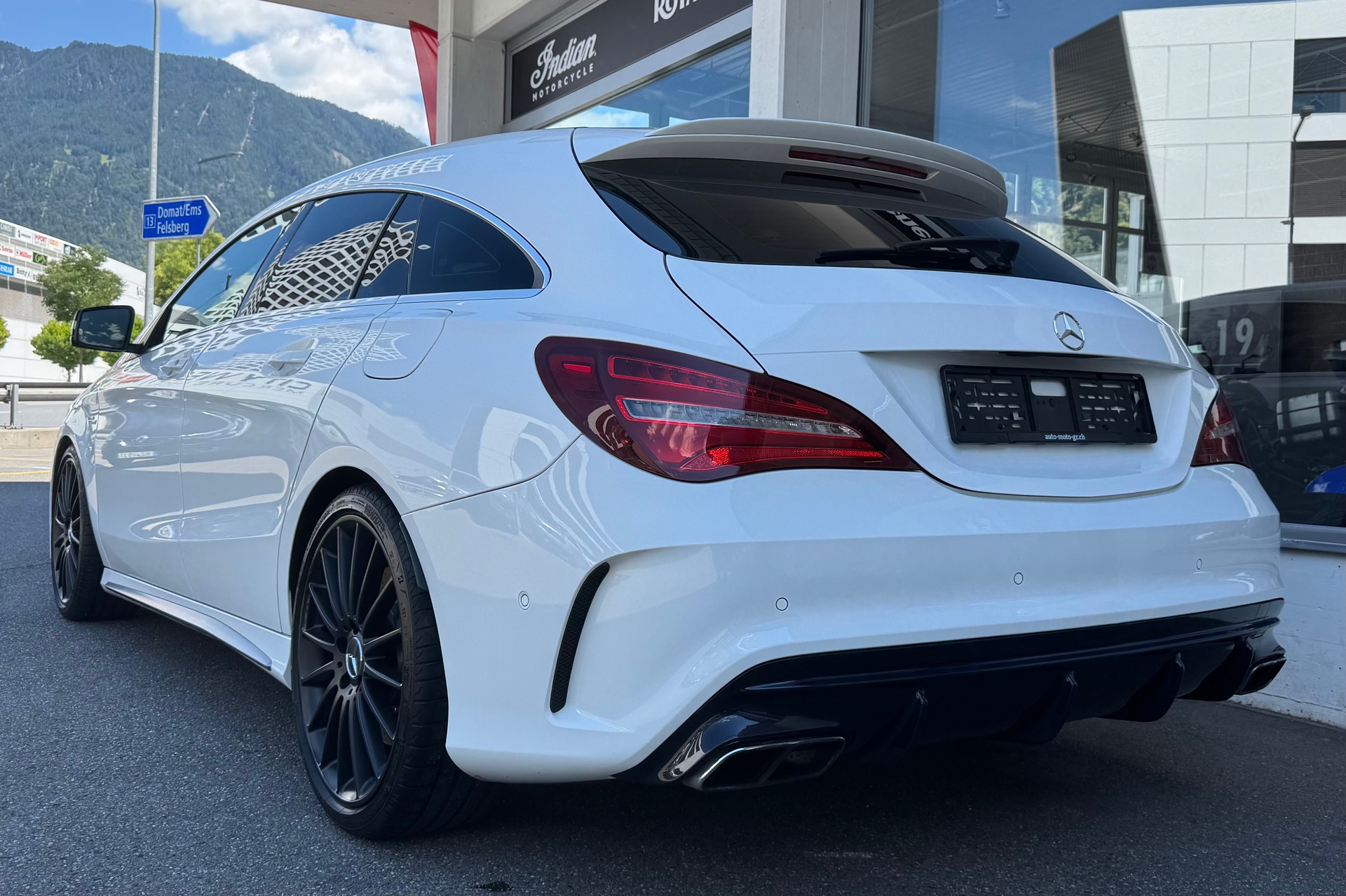 MERCEDES-BENZ CLA Shooting Brake 45 AMG 4Matic Speedshift-image-3