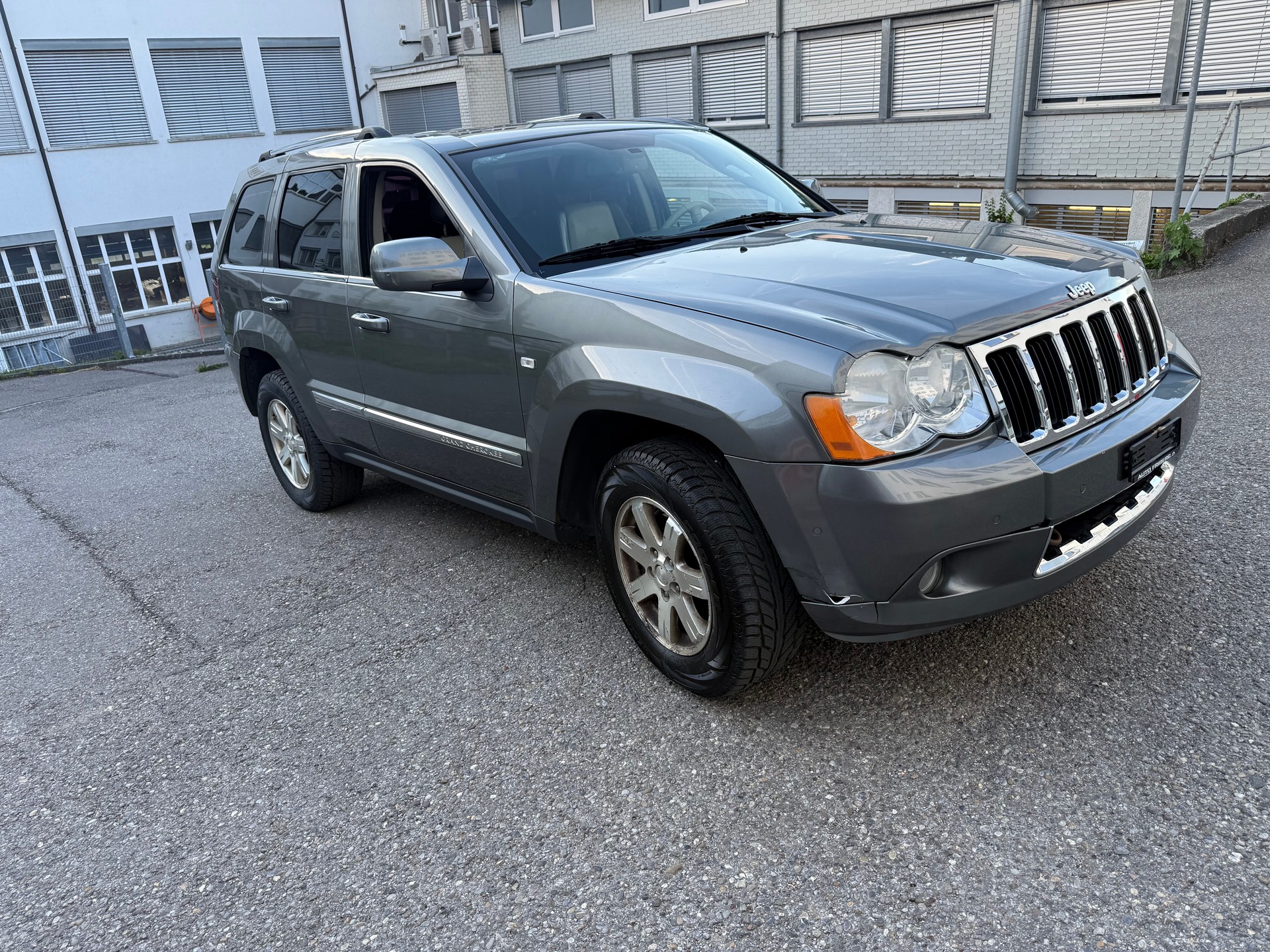 JEEP Gr.Cherokee 4.7 Overland Automatic-image-2