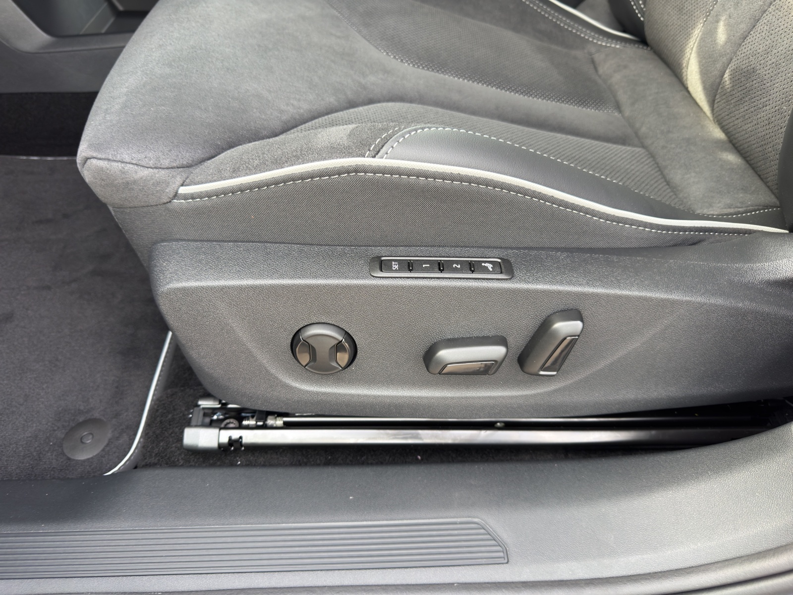 SKODA Enyaq 85 Sportline-image-14
