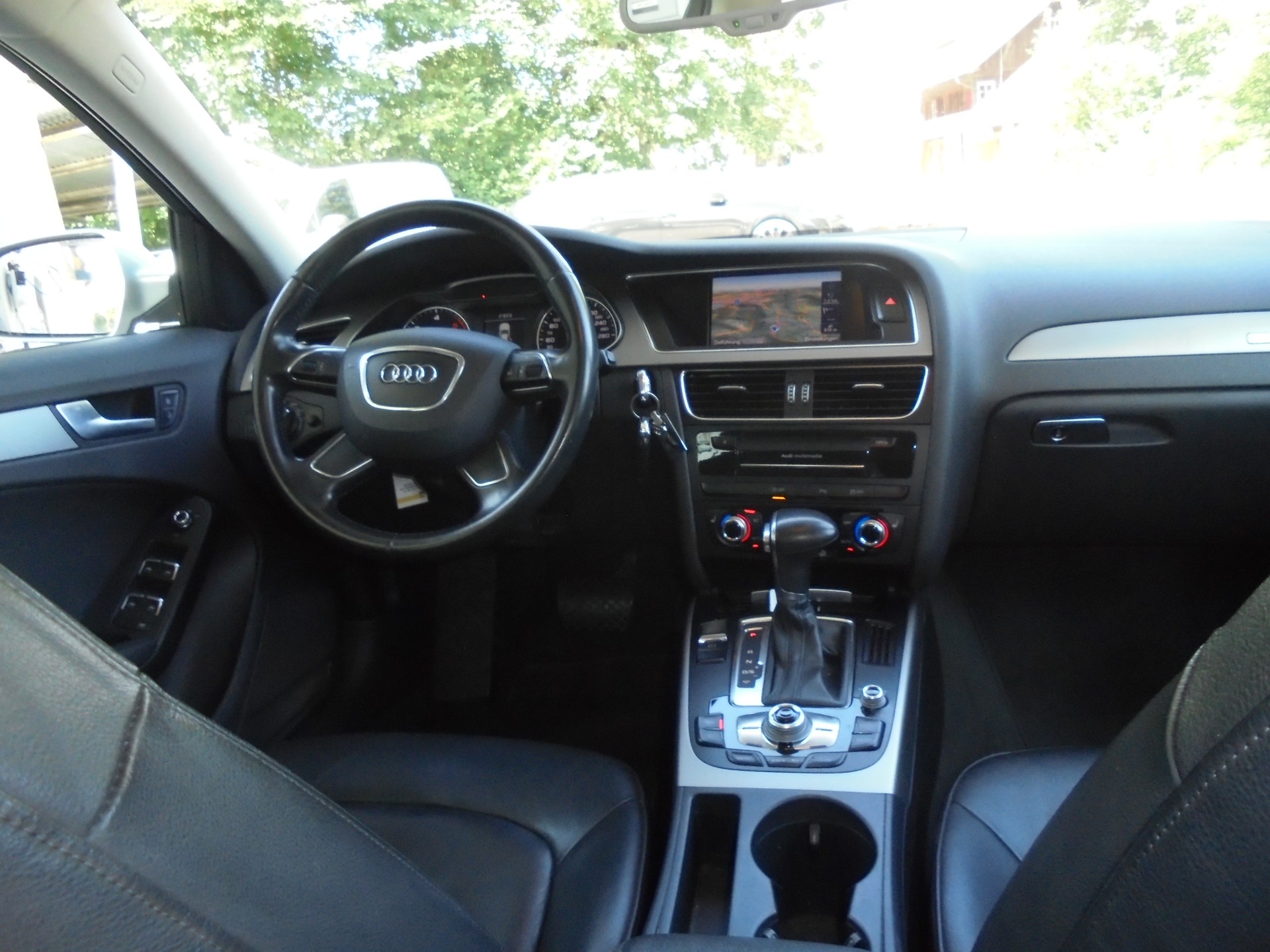 AUDI A4 Avant 3.0 TDI quattro S-tronic-image-5