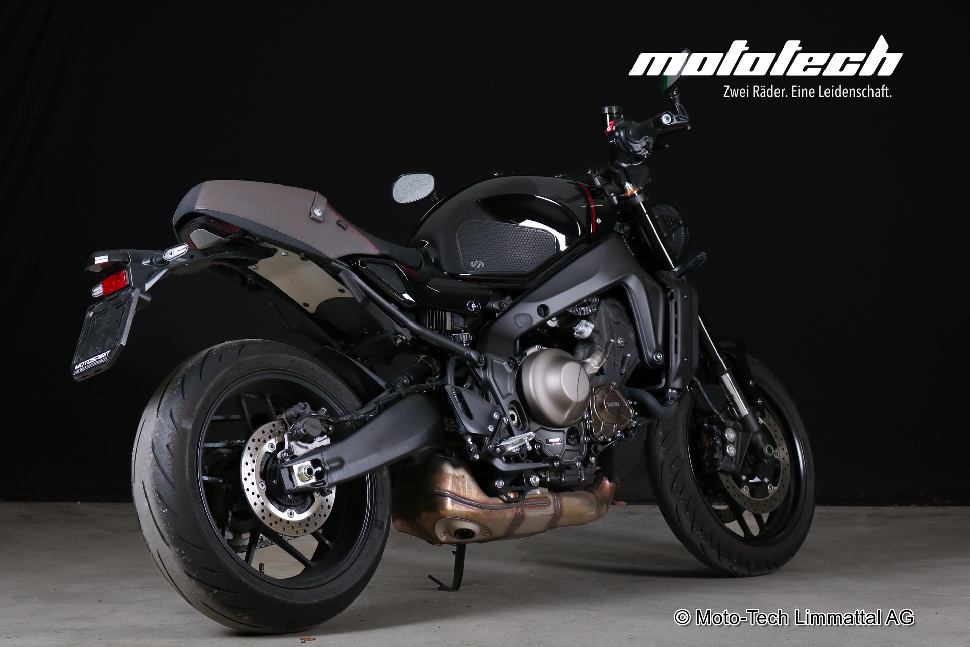 YAMAHA XSR 900 (35kW)-showroom-element-2