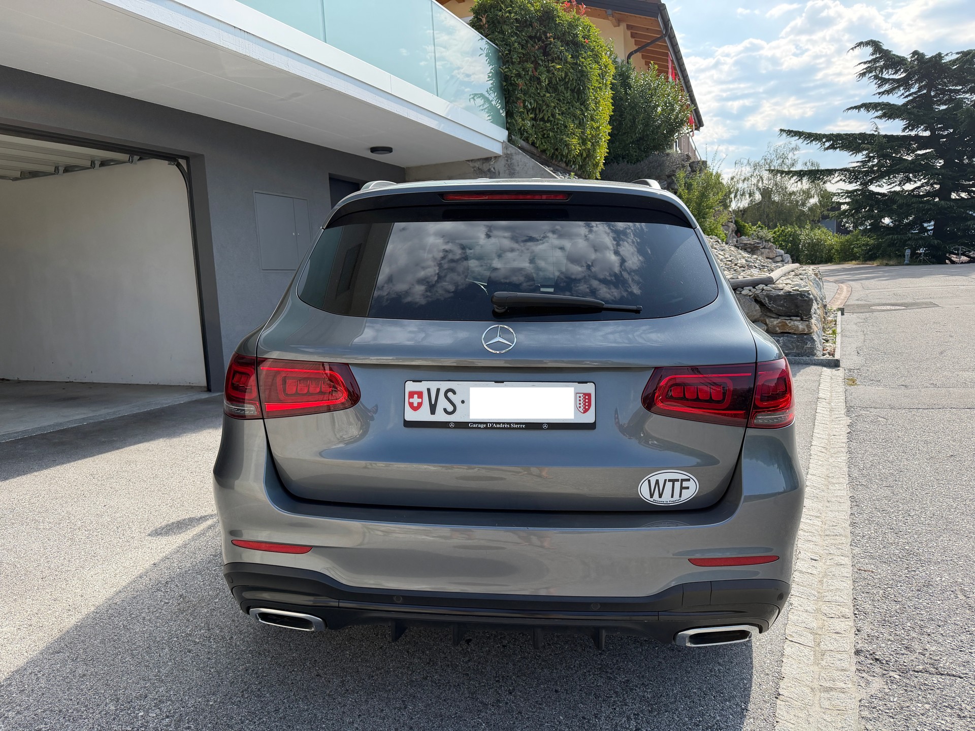 MERCEDES-BENZ GLC 220 d AMG Line 4m-image-4