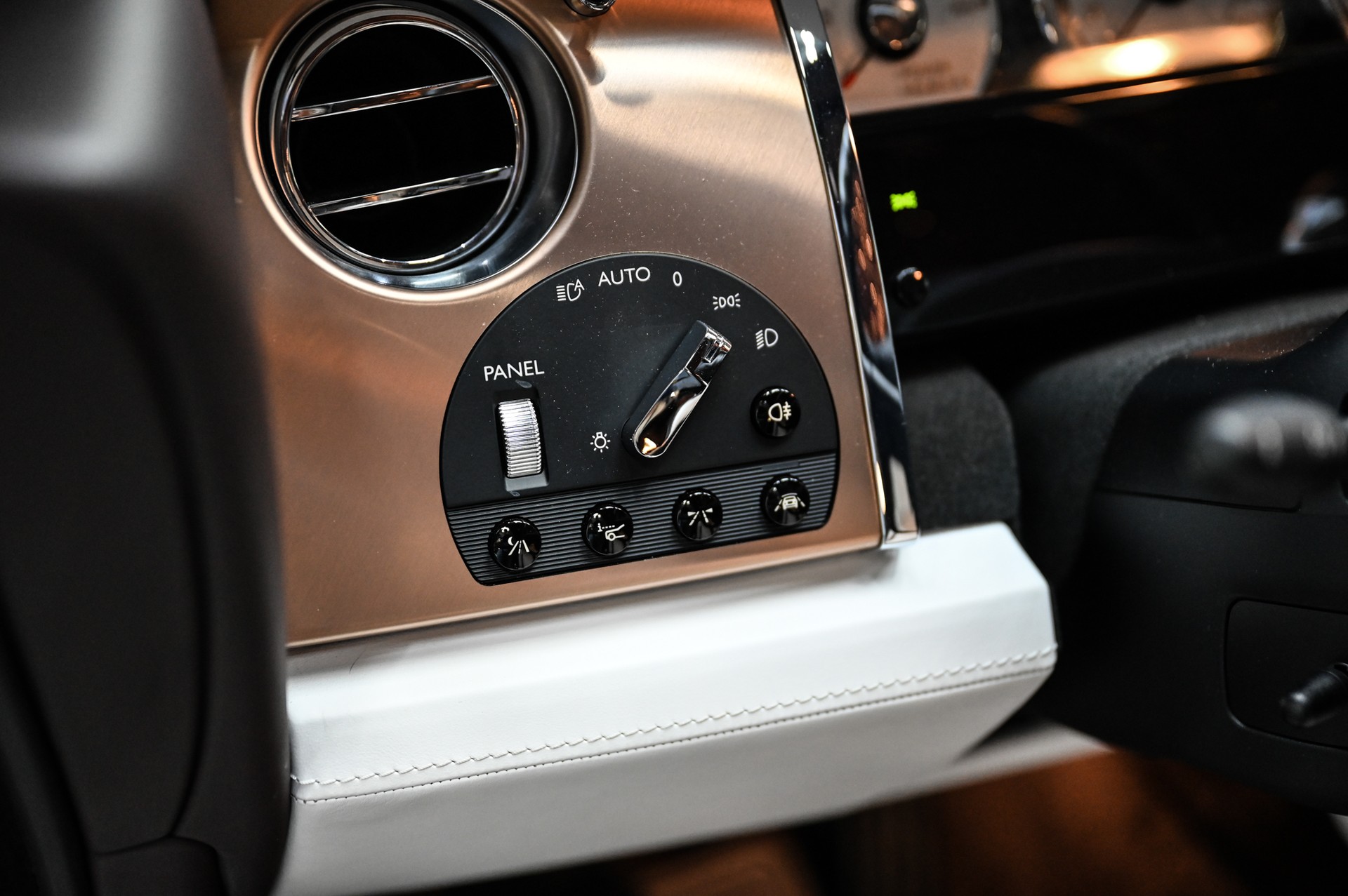 ROLLS-ROYCE Wraith 6.6 V12 "1 of 9 Inspired by Music Editions"-image-30