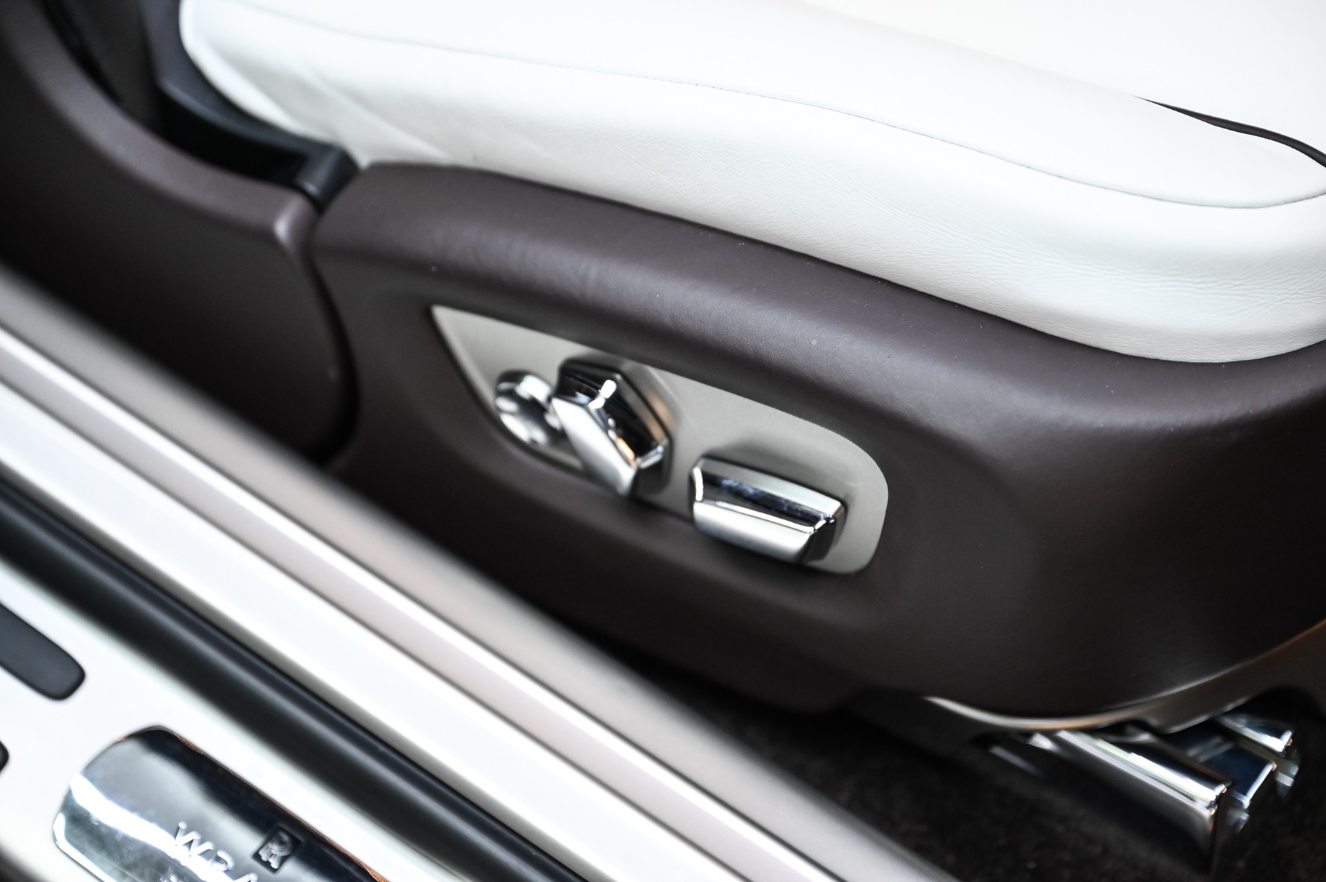 ROLLS-ROYCE Wraith 6.6 V12 "1 of 9 Inspired by Music Editions"-image-24