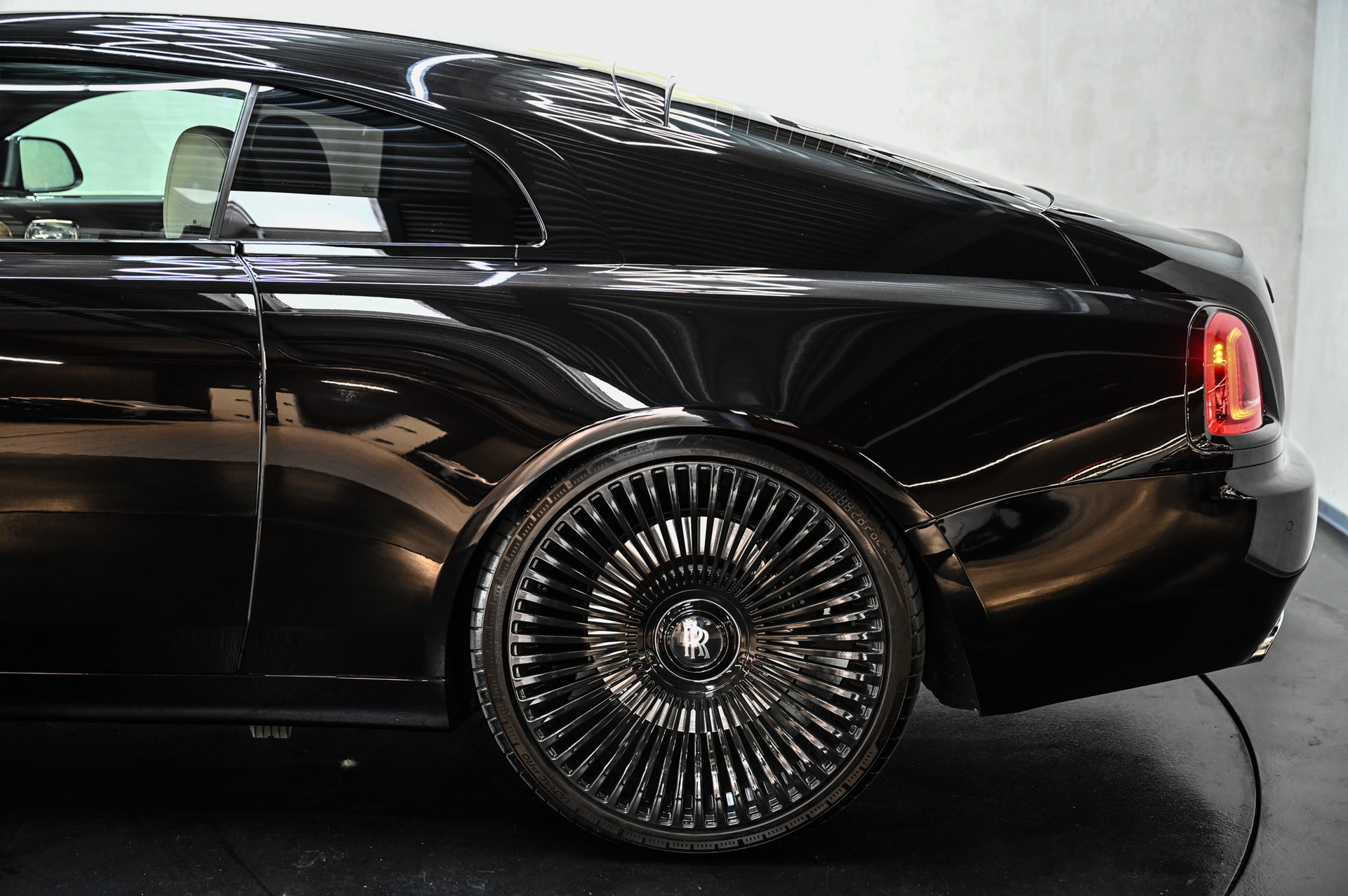 ROLLS-ROYCE Wraith 6.6 V12 "1 of 9 Inspired by Music Editions"-image-7
