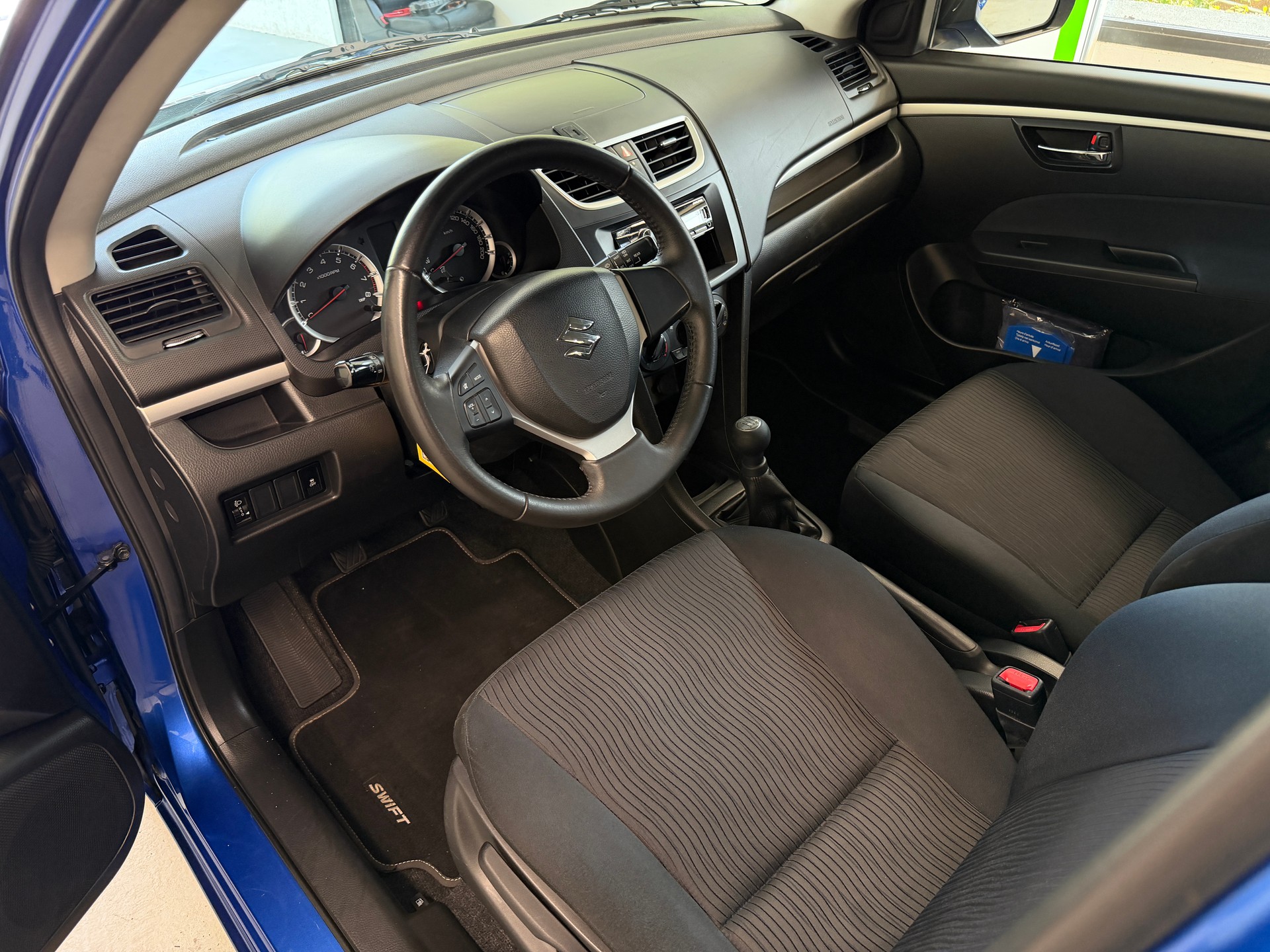 SUZUKI Swift 1.2i 16V GL 4x4-image-9