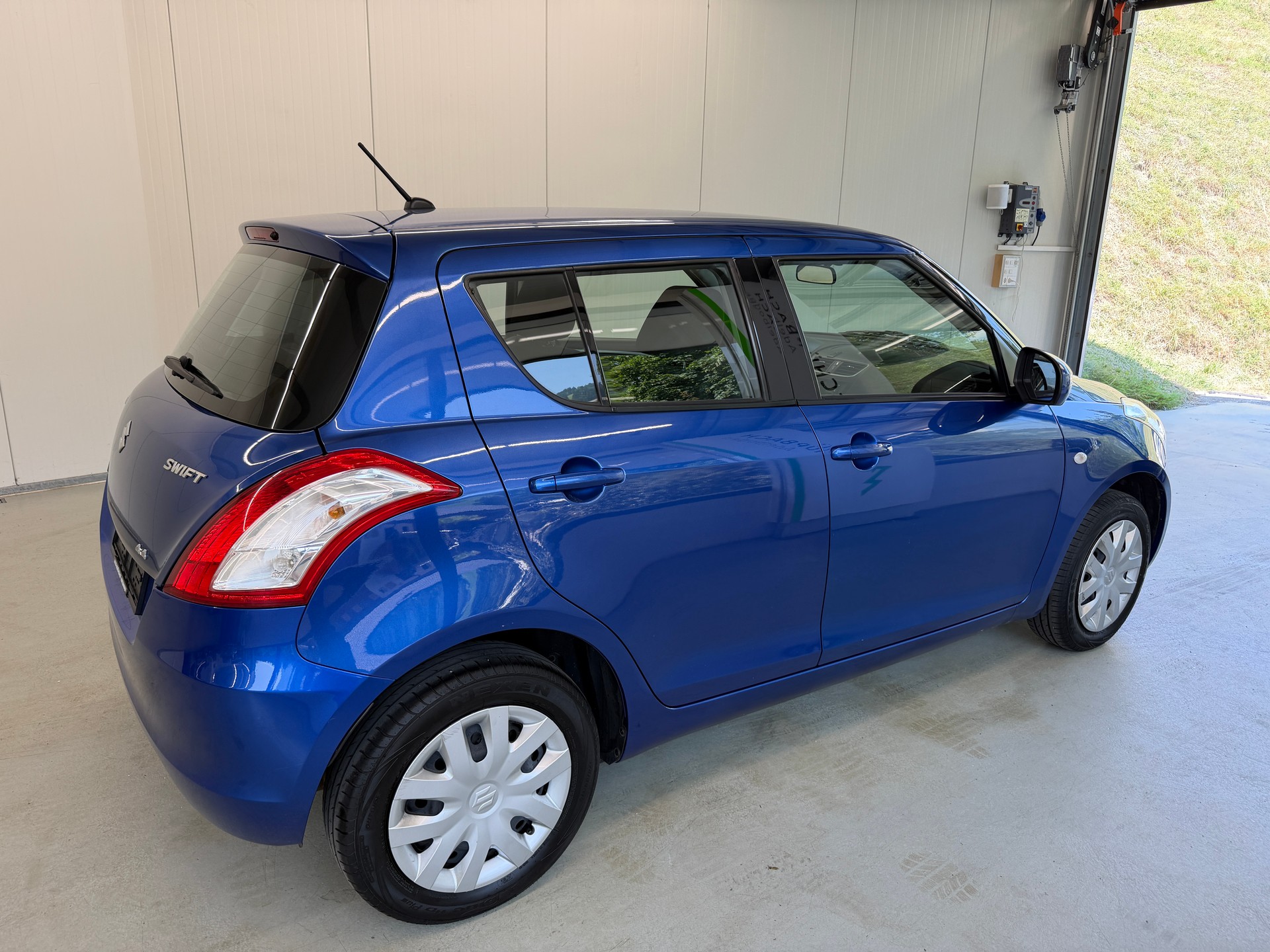 SUZUKI Swift 1.2i 16V GL 4x4-image-2