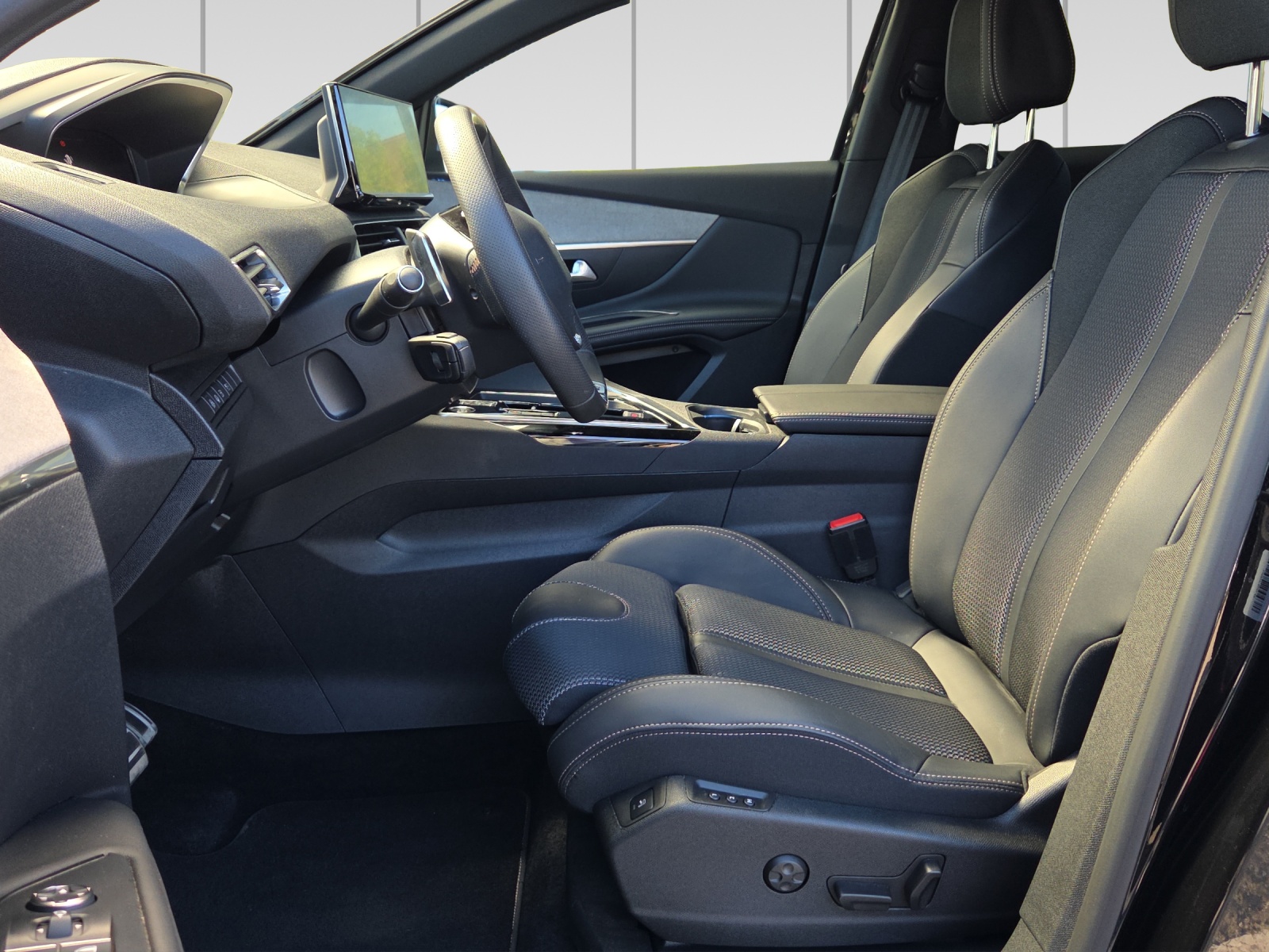 PEUGEOT 3008 225e Hybrid2 GT EAT8-image-6