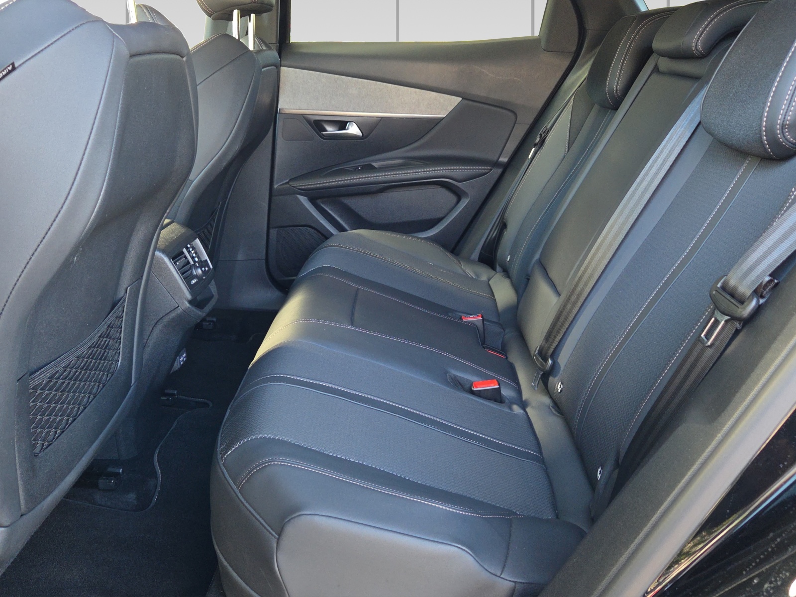PEUGEOT 3008 225e Hybrid2 GT EAT8-image-7