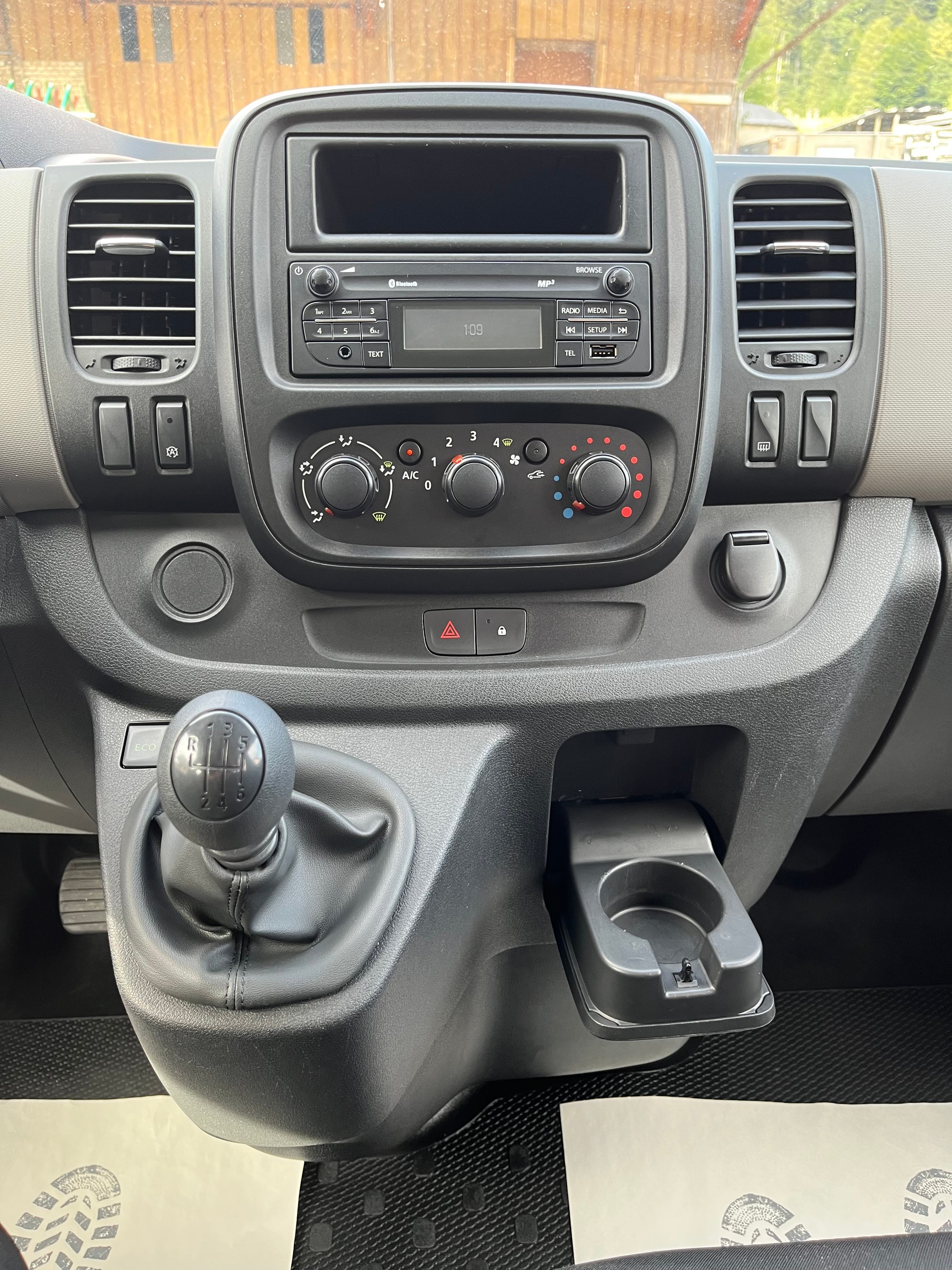 RENAULT Trafic ENERGY dCi 125 Passenger Authentique / Frisch ab MFK & Service / 9-Sitze / CH Fahrzeug-image-9