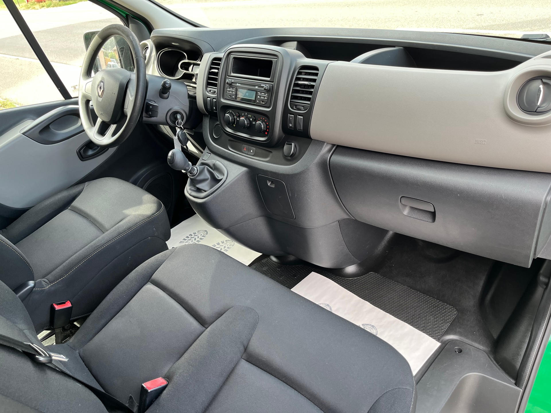 RENAULT Trafic ENERGY dCi 125 Passenger Authentique / Frisch ab MFK & Service / 9-Sitze / CH Fahrzeug-image-13